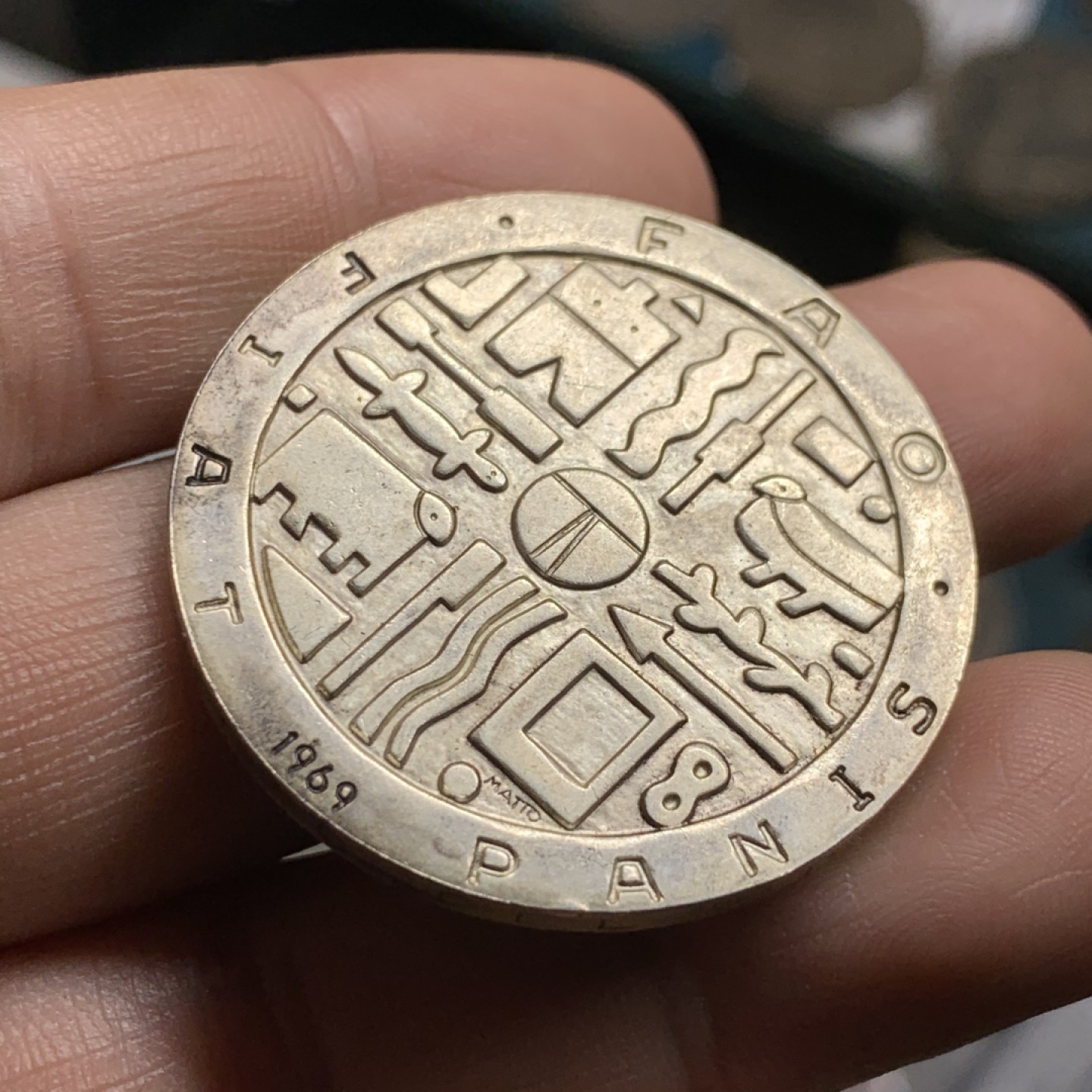 《竞宝斋》第47场-本周日，周一2场连拍（全场不限金额包邮） 乌拉圭 1969年 F.A.O 粮食日 1000比索 大银币 原光好品