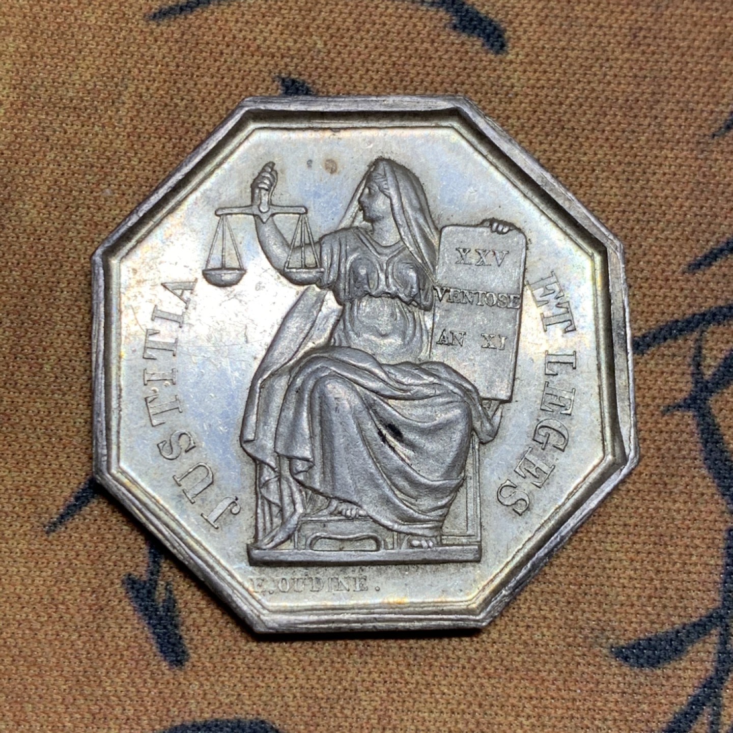 《竞宝斋》第47场-本周日，周一2场连拍（全场不限金额包邮） 法国  MS品质 1860-1879年图尔斯 公证人  八角银质代币 12.9克，对角直径33.2mm 蜜蜂边铭 银标