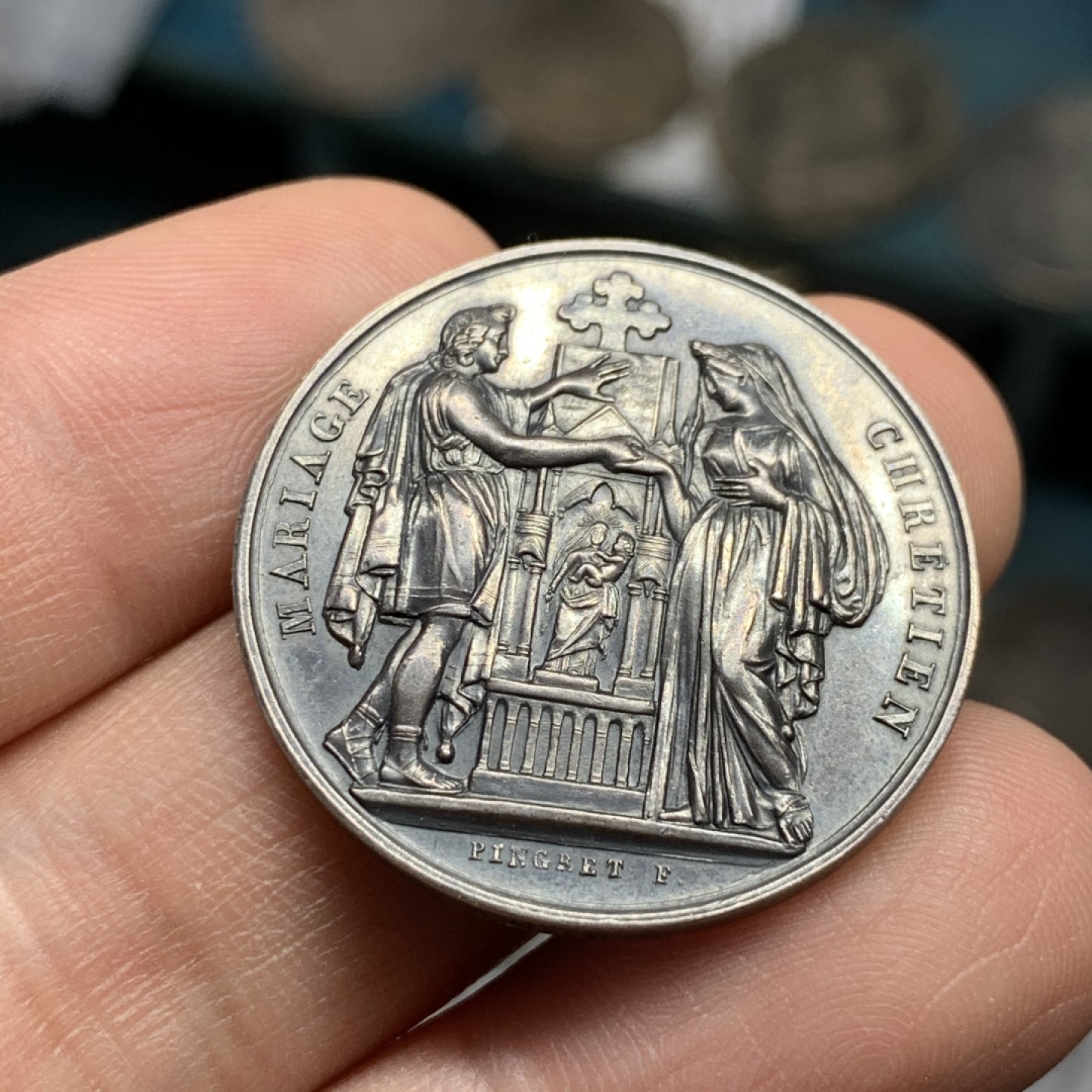 《竞宝斋》第47场-本周日，周一2场连拍（全场不限金额包邮） 法国 1845-1860年 银质婚章 10.9克 30mm直径 手指边铭银标 均匀的黑色包浆 非常好的状态