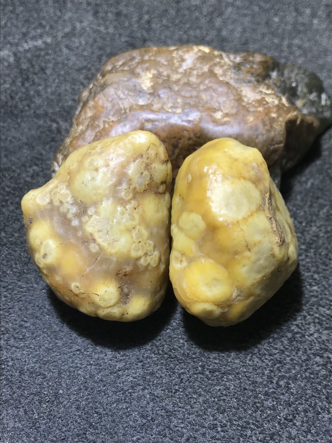精美戈壁高玉化鱼籽纹筋脉石原石手球一对，