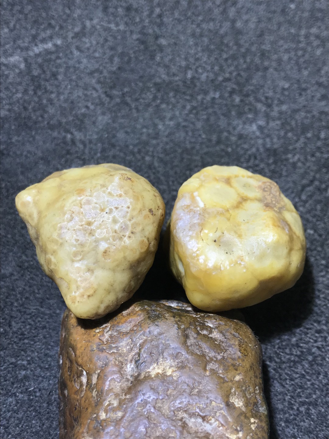 精美戈壁高玉化鱼籽纹筋脉石原石手球一对，