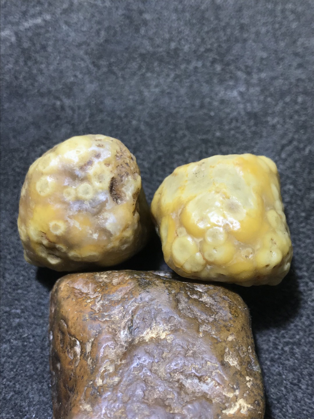 精美戈壁高玉化鱼籽纹筋脉石原石手球一对，