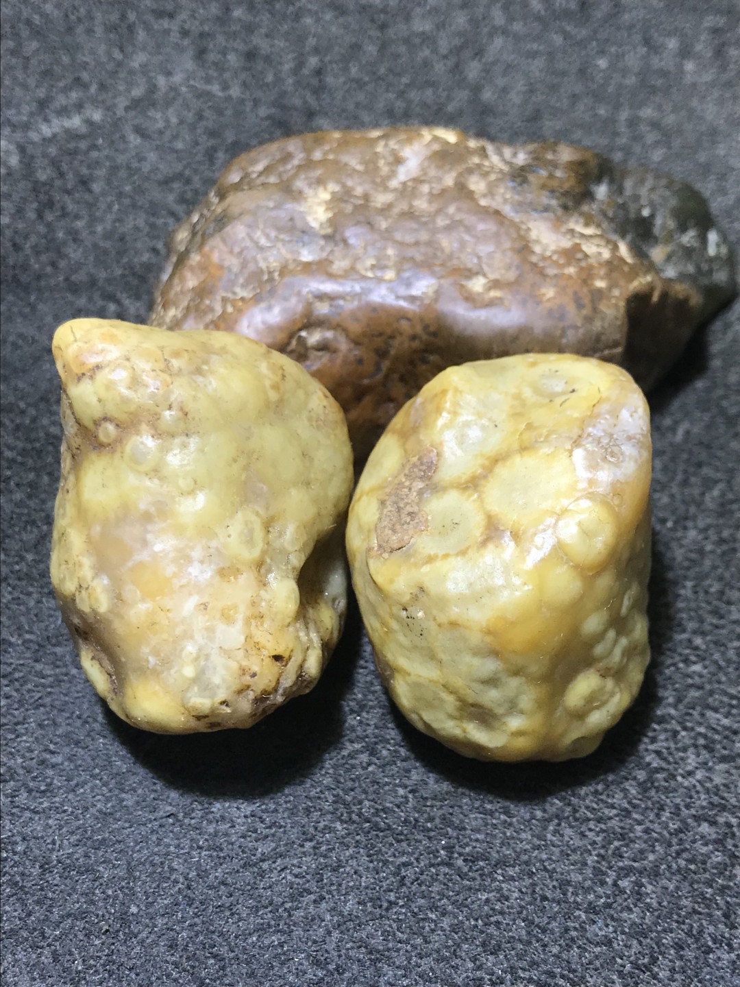 精美戈壁高玉化鱼籽纹筋脉石原石手球一对，