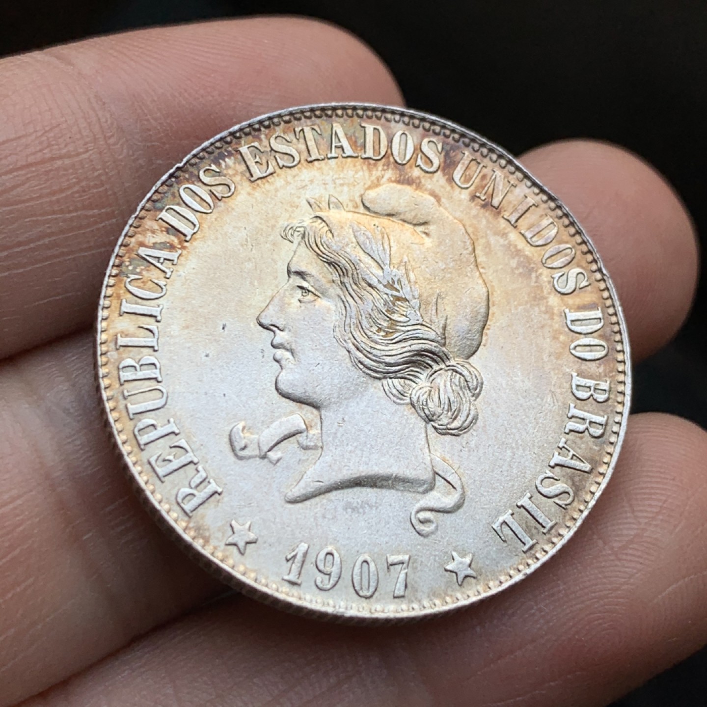 《竞宝斋》第48场-本周日，周一2场连拍（全场不限金额包邮） 巴西1907年2000R女神银币 环五彩转光