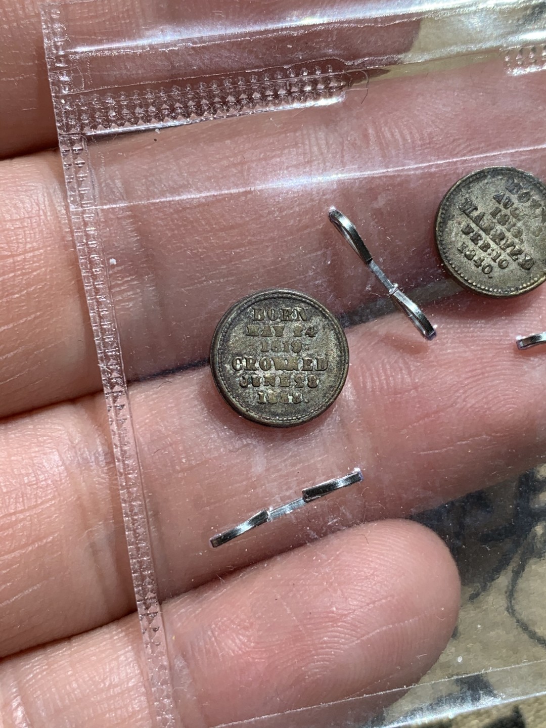 《竞宝斋》第48场-本周日，周一2场连拍（全场不限金额包邮） （2枚一组）英国小维和阿尔伯特 珍惜币 半法新各一枚