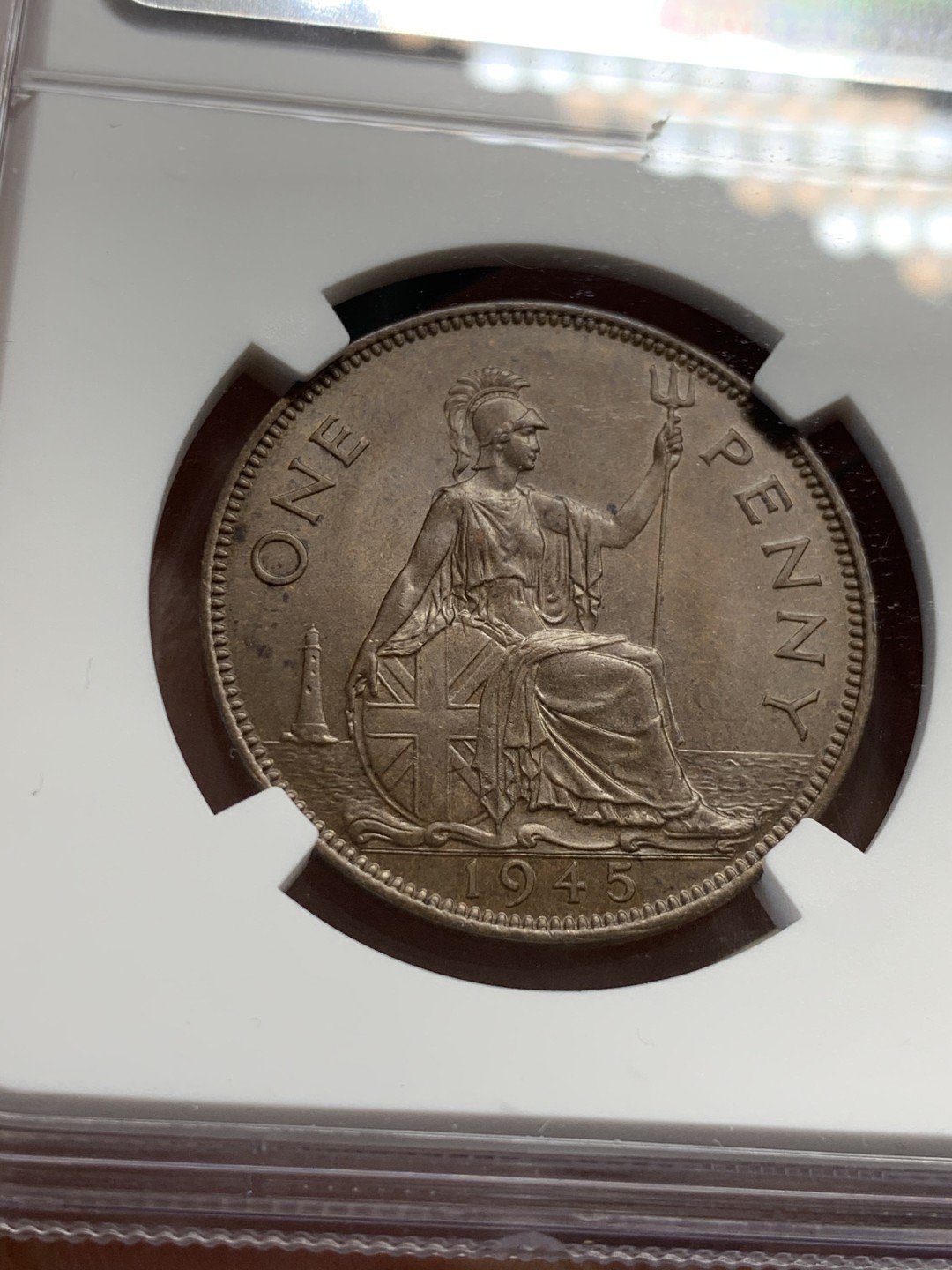 《竞宝斋》第48场-本周日，周一2场连拍（全场不限金额包邮） NGC-MS64BN 英国1945年一便士大铜币 极美巧克力包浆