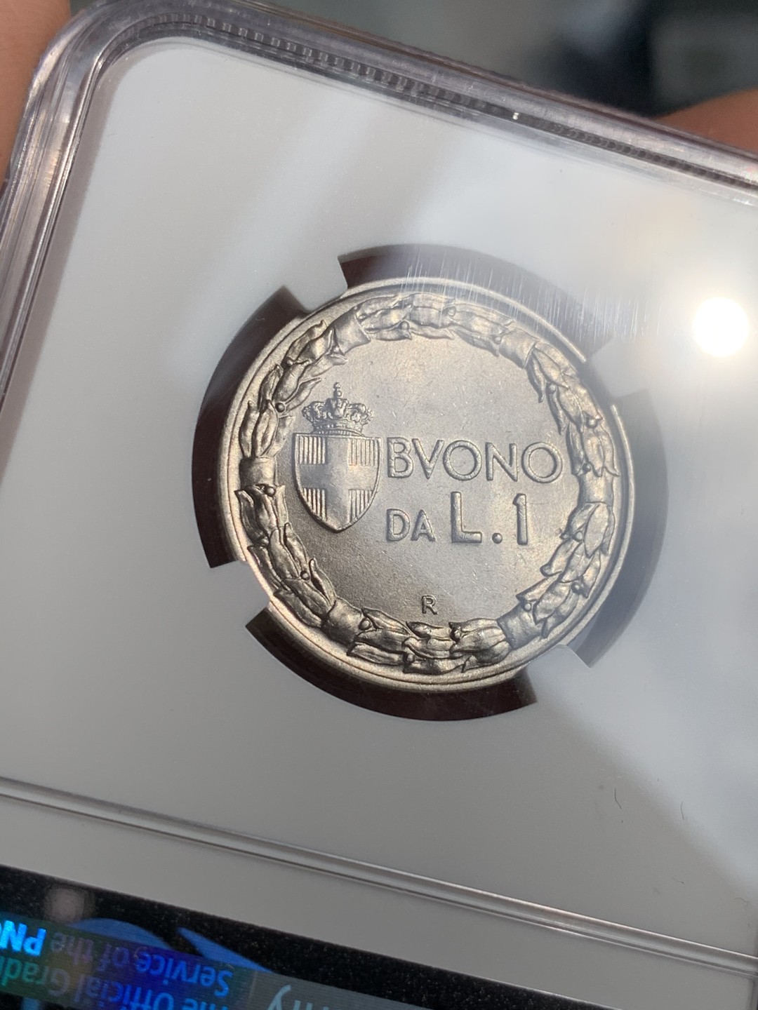 《竞宝斋》第48场-本周日，周一2场连拍（全场不限金额包邮） NGC-MS62 意大利王国1里拉1924R 细节光度均一流 意系火热大涨 设计一流 潜力十足 64外拍落锤超100欧