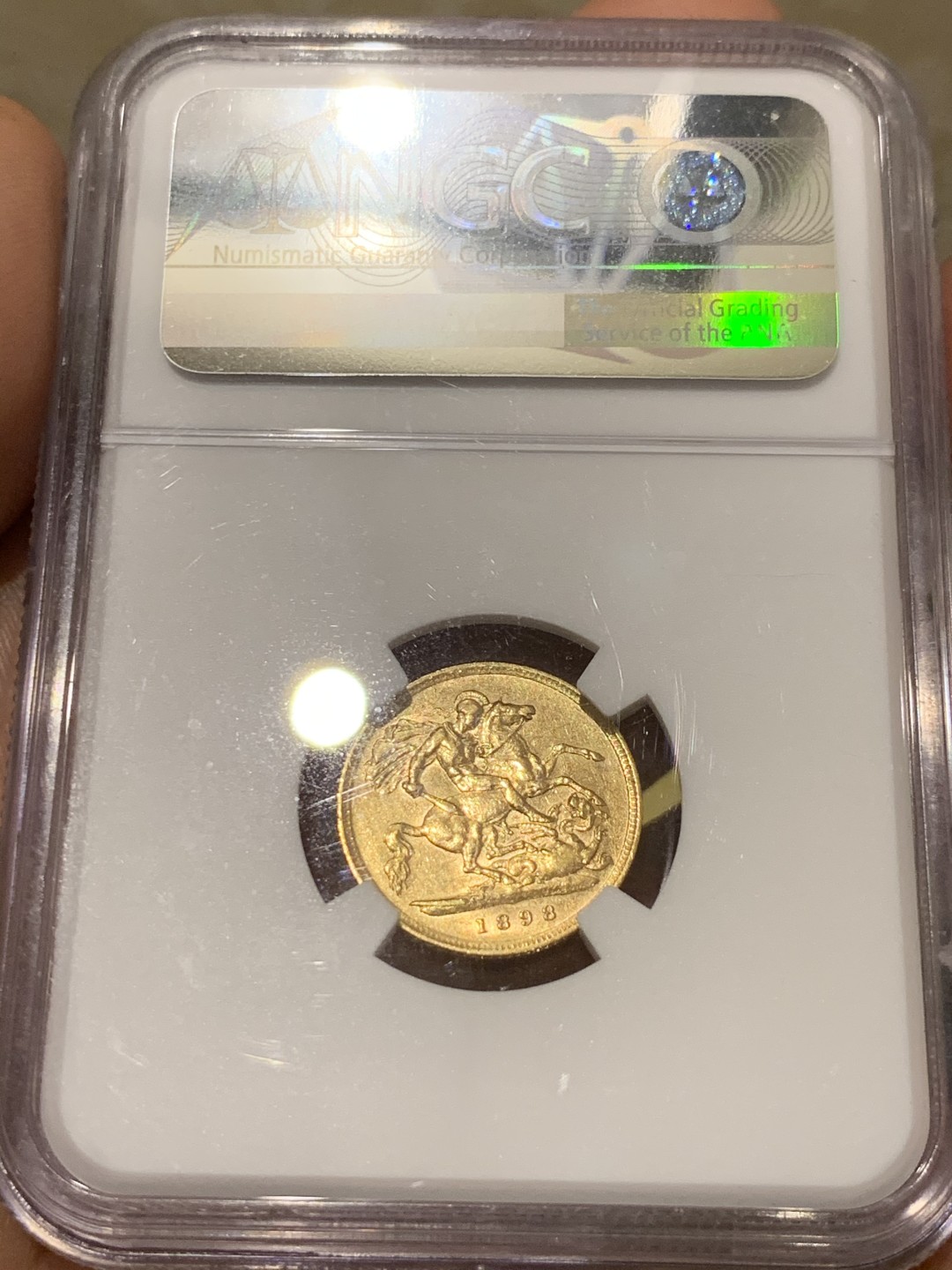 《竞宝斋》第48场-本周日，周一2场连拍（全场不限金额包邮） NGC-AU55 英国 1898年 维多利亚 批纱版 半索维林 4g 金币