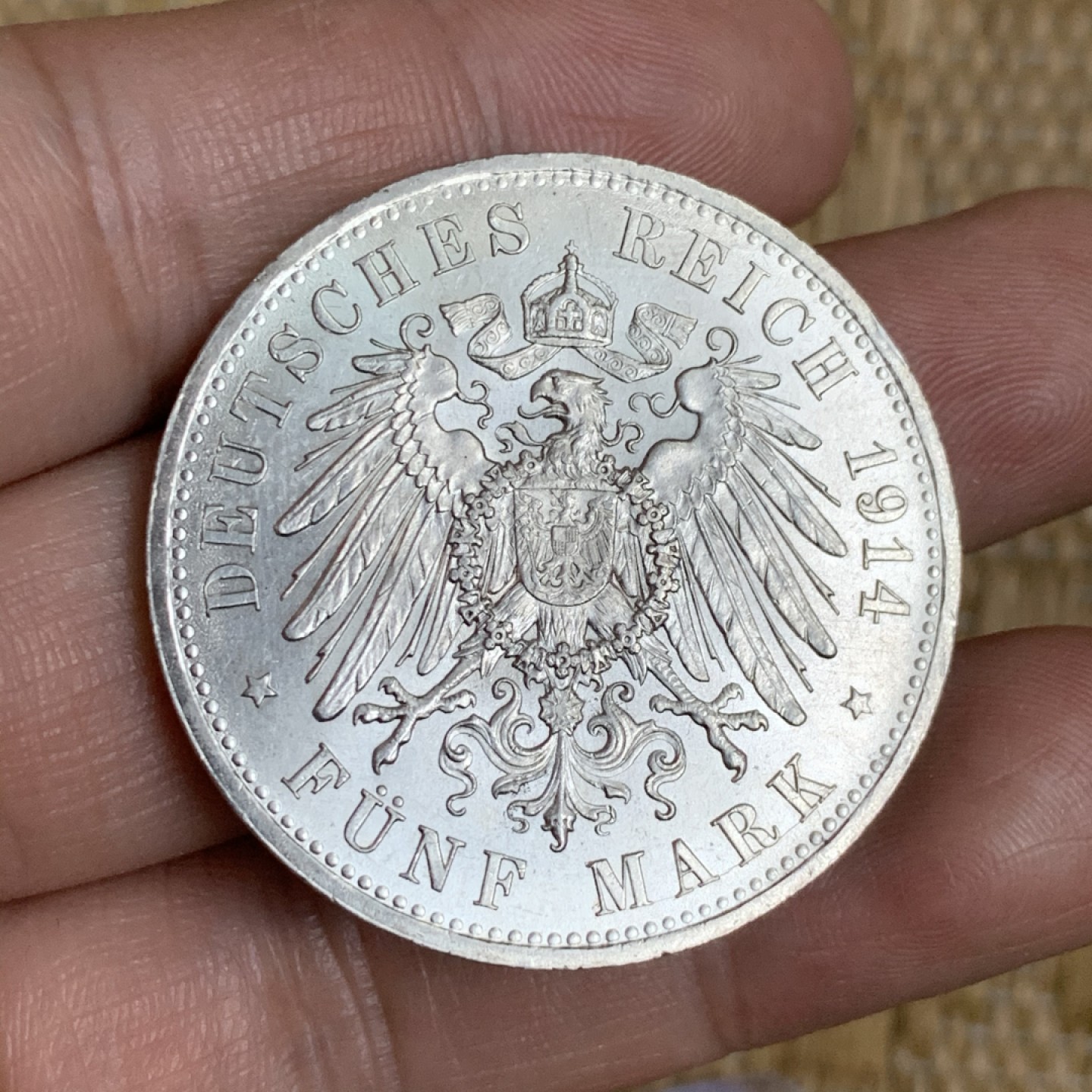 《竞宝斋》第48场-本周日，周一2场连拍（全场不限金额包邮） 德国1914年威廉二世军装5马克银币 MS带转光