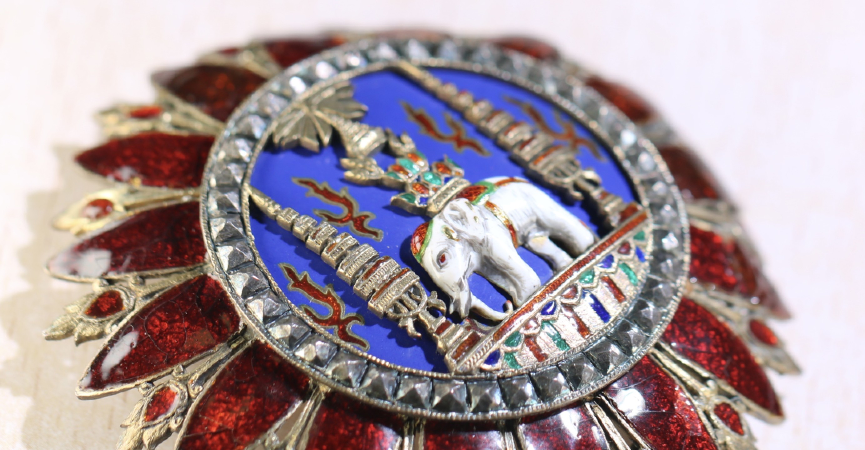 泰国暹罗战时白象勋章 最早期一版 银质珐琅有修复