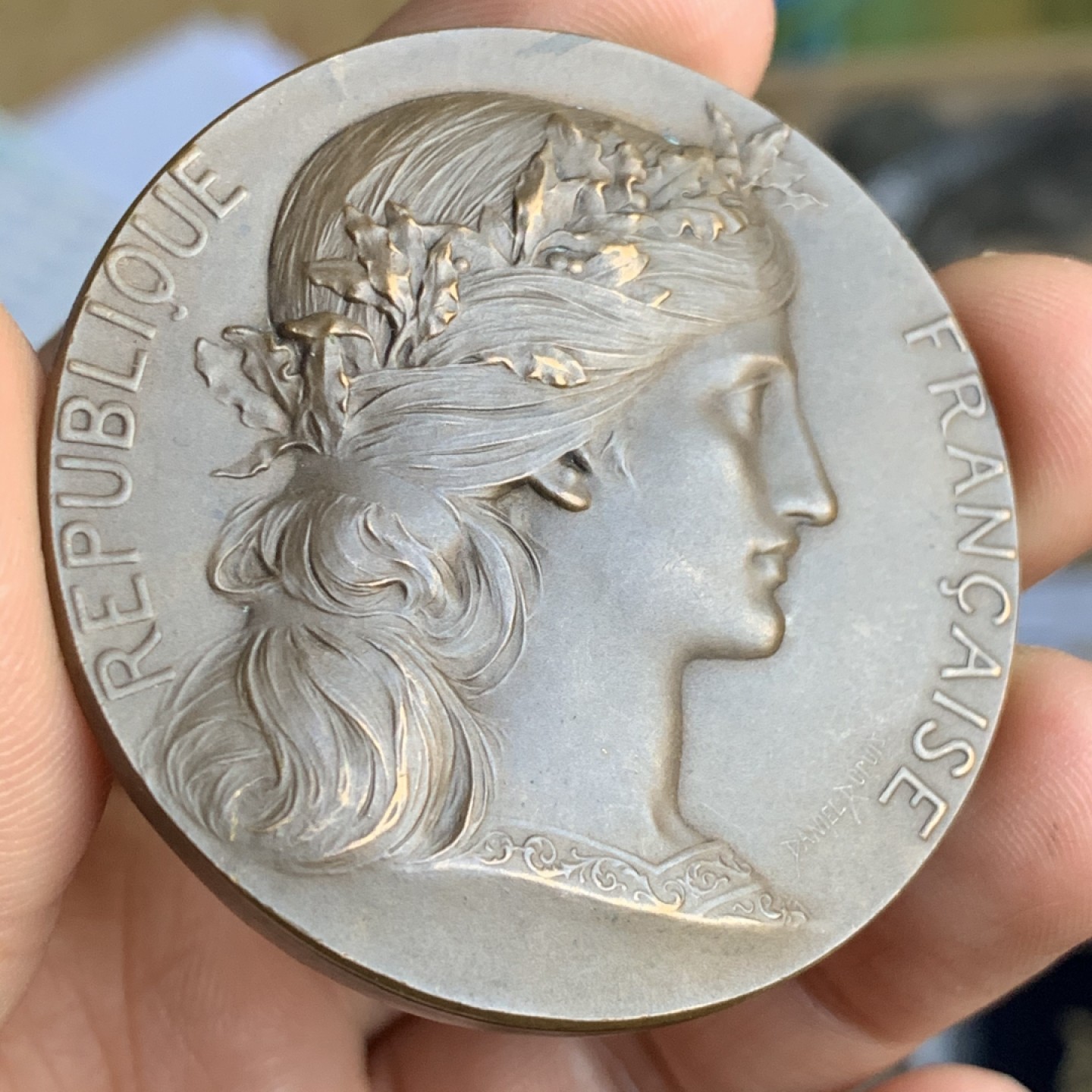 《竞宝斋》第48场-本周日，周一2场连拍（全场不限金额包邮） 法国 玛丽安娜 1905 年 大铜章 55.4克 50.2mm直径 状态一流  文字人工加刻