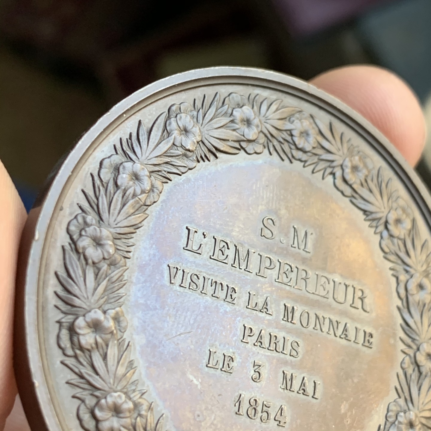 《竞宝斋》第48场-本周日，周一2场连拍（全场不限金额包邮） 法国 1854年 拿三 大铜章 巧克力包浆 难得状态 65.5克 50.6直径 