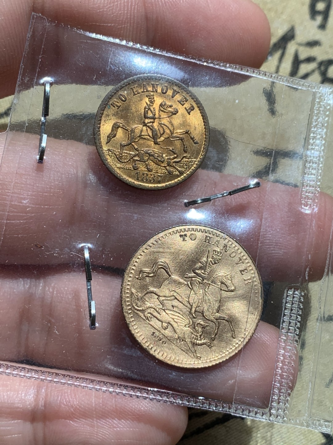 《竞宝斋》第48场-本周日，周一2场连拍（全场不限金额包邮） （TOKEN-2枚一组）英国 维多利亚 登基纪年 铜币 token 一对