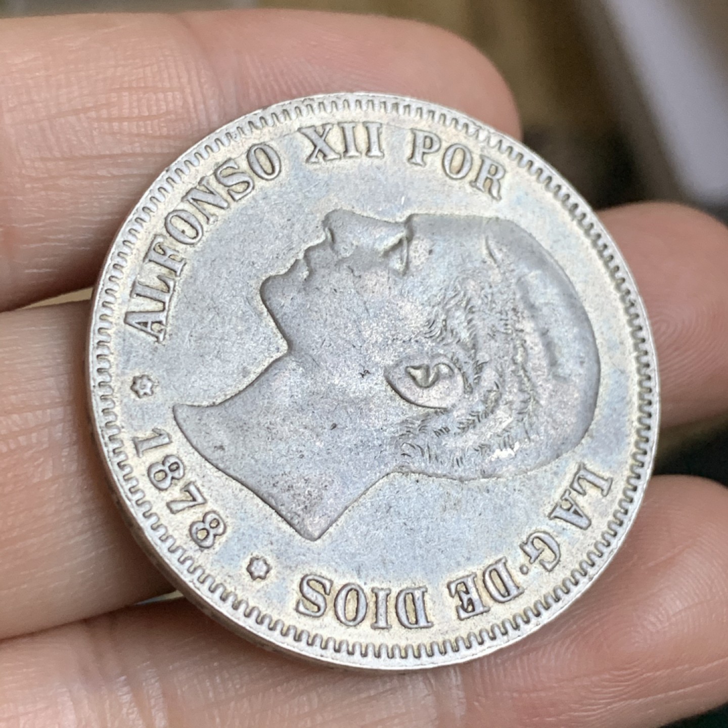 《竞宝斋》第48场-本周日，周一2场连拍（全场不限金额包邮） 1878年阿方索十三世5比塞塔双柱银币 底板很好 图案都清晰