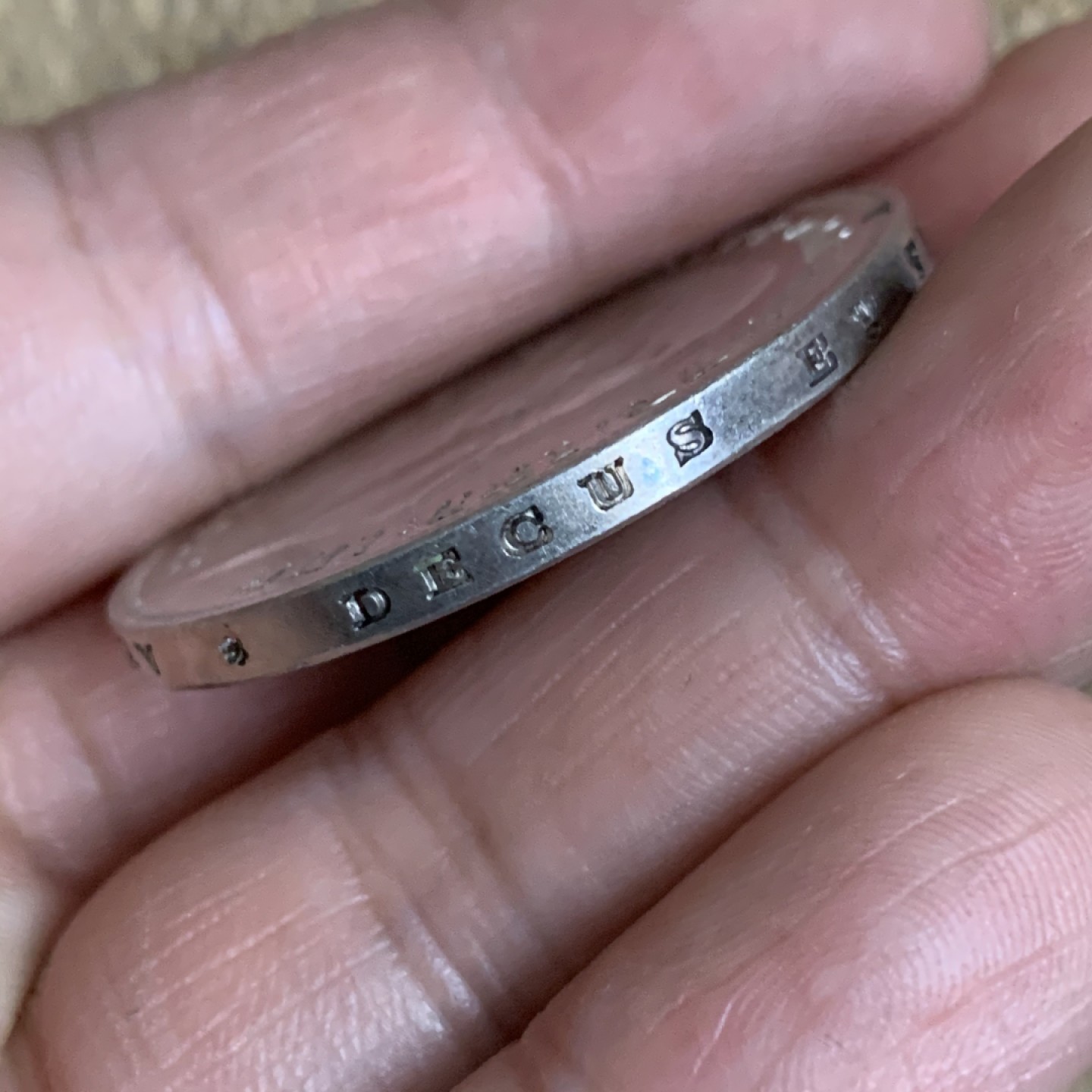 《竞宝斋》第48场-本周日，周一2场连拍（全场不限金额包邮） 英国1935年乔治五世一克朗木马剑银币 UNC带转光