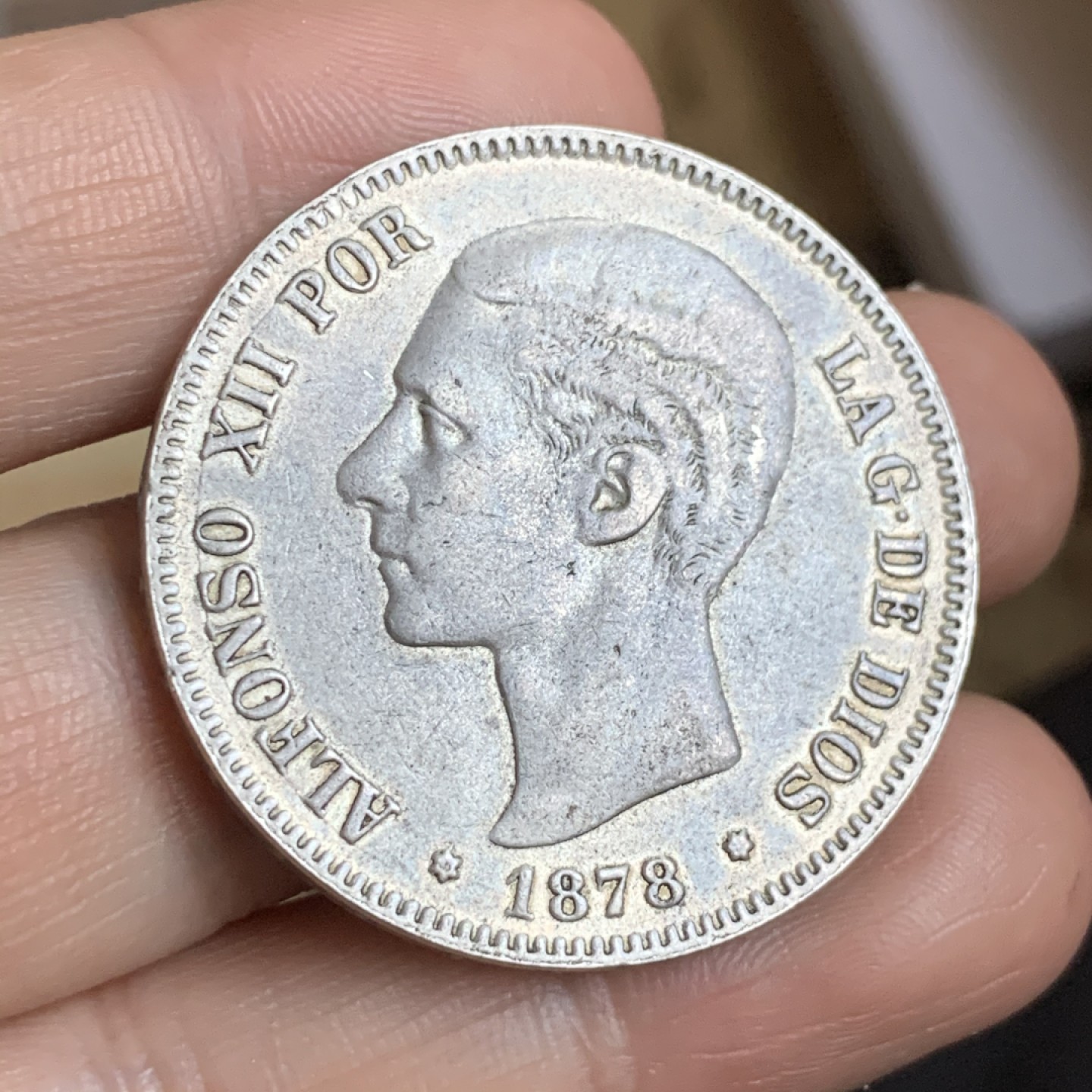 《竞宝斋》第48场-本周日，周一2场连拍（全场不限金额包邮） 1878年阿方索十三世5比塞塔双柱银币 底板很好 图案都清晰