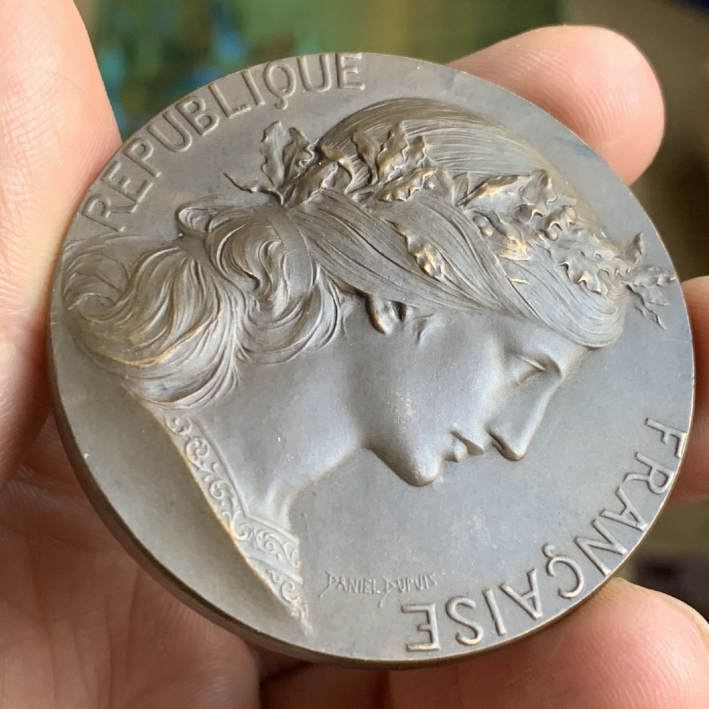 《竞宝斋》第48场-本周日，周一2场连拍（全场不限金额包邮） 法国 玛丽安娜 1905 年 大铜章 55.4克 50.2mm直径 状态一流  文字人工加刻