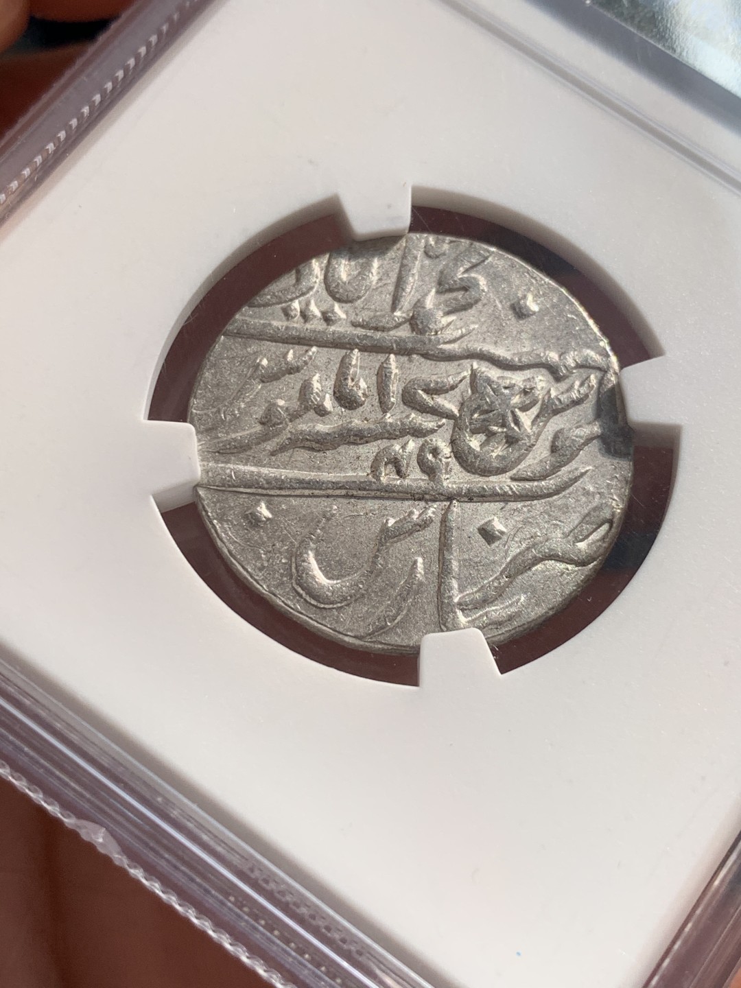 《竞宝斋》第48场-本周日，周一2场连拍（全场不限金额包邮） NGC-MS64 英属1749 孟加拉 1卢比 PLAIN EDGE 版 原光全深打  光度状态一流