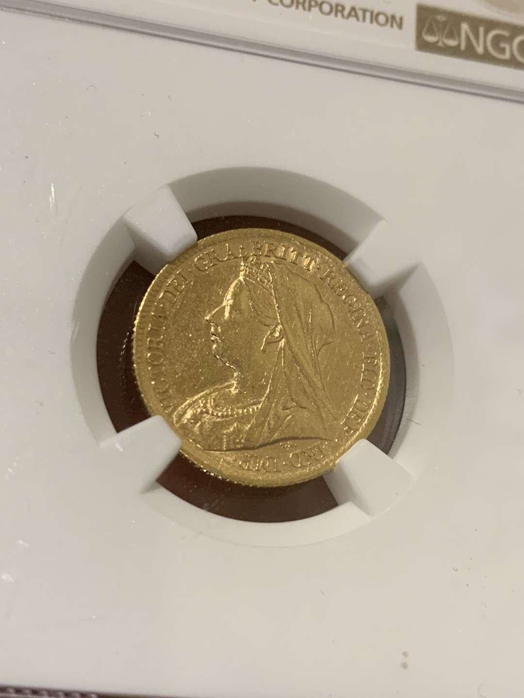 《竞宝斋》第48场-本周日，周一2场连拍（全场不限金额包邮） NGC-AU55 英国 1898年 维多利亚 批纱版 半索维林 4g 金币