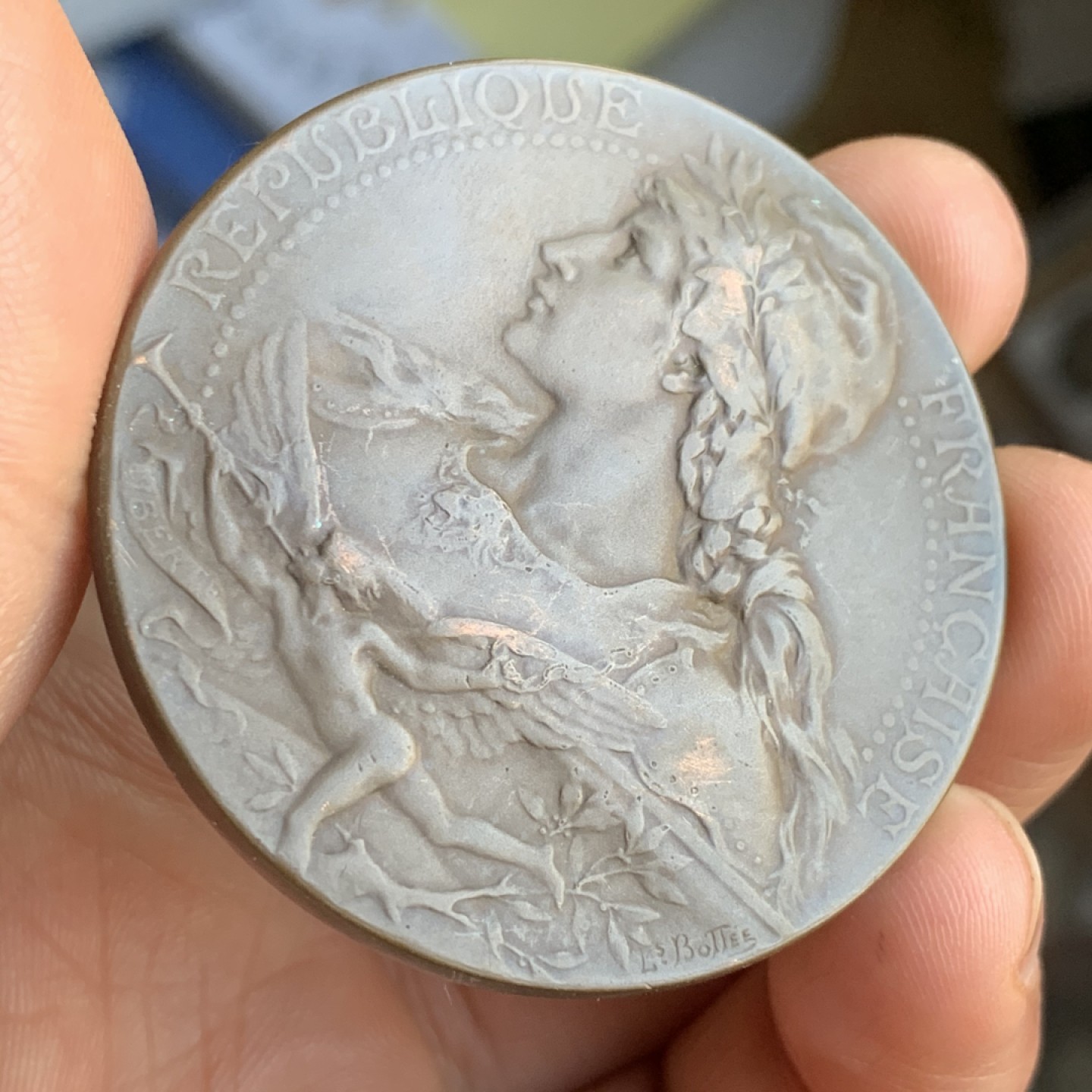 《竞宝斋》第48场-本周日，周一2场连拍（全场不限金额包邮） 法国玛丽安娜 大铜章 54.5克 49.3mm直径 背面文字应为手刻 非常漂亮