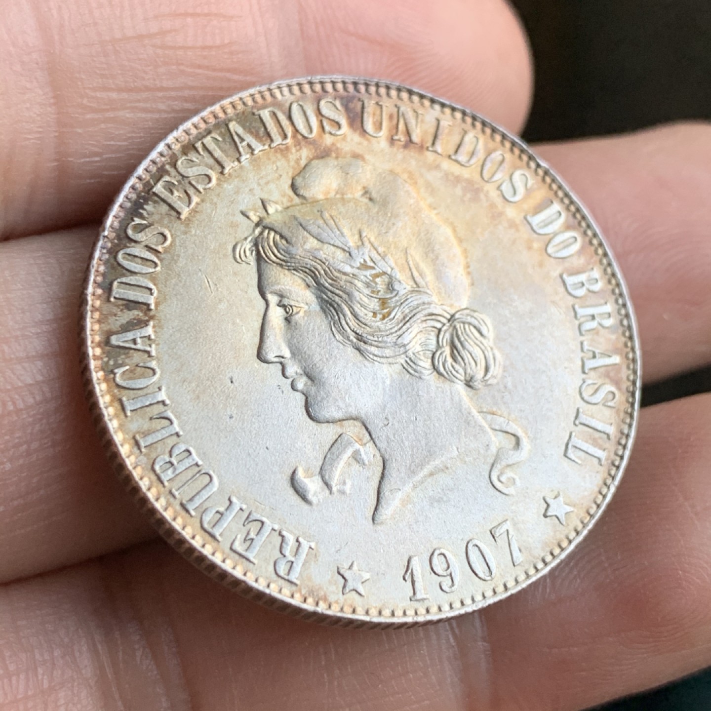 《竞宝斋》第48场-本周日，周一2场连拍（全场不限金额包邮） 巴西1907年2000R女神银币 环五彩转光