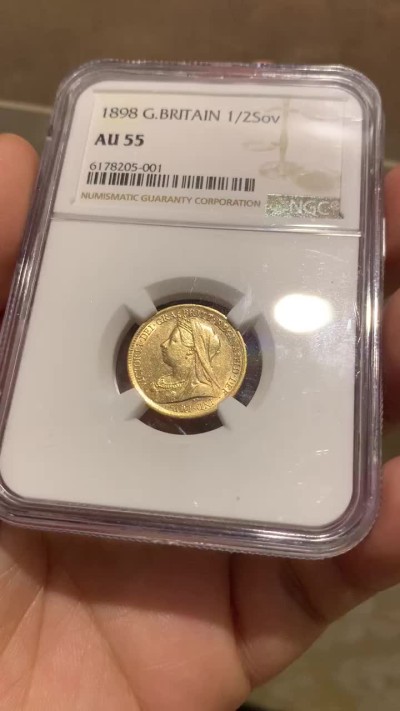 《竞宝斋》第48场-本周日，周一2场连拍（全场不限金额包邮） NGC-AU55 英国 1898年 维多利亚 批纱版 半索维林 4g 金币