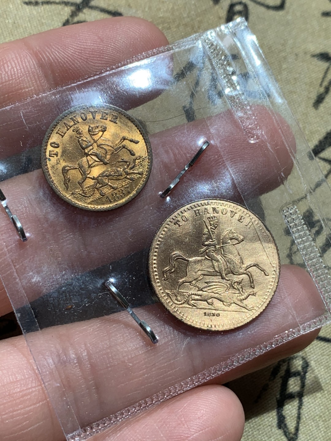 《竞宝斋》第48场-本周日，周一2场连拍（全场不限金额包邮） （TOKEN-2枚一组）英国 维多利亚 登基纪年 铜币 token 一对