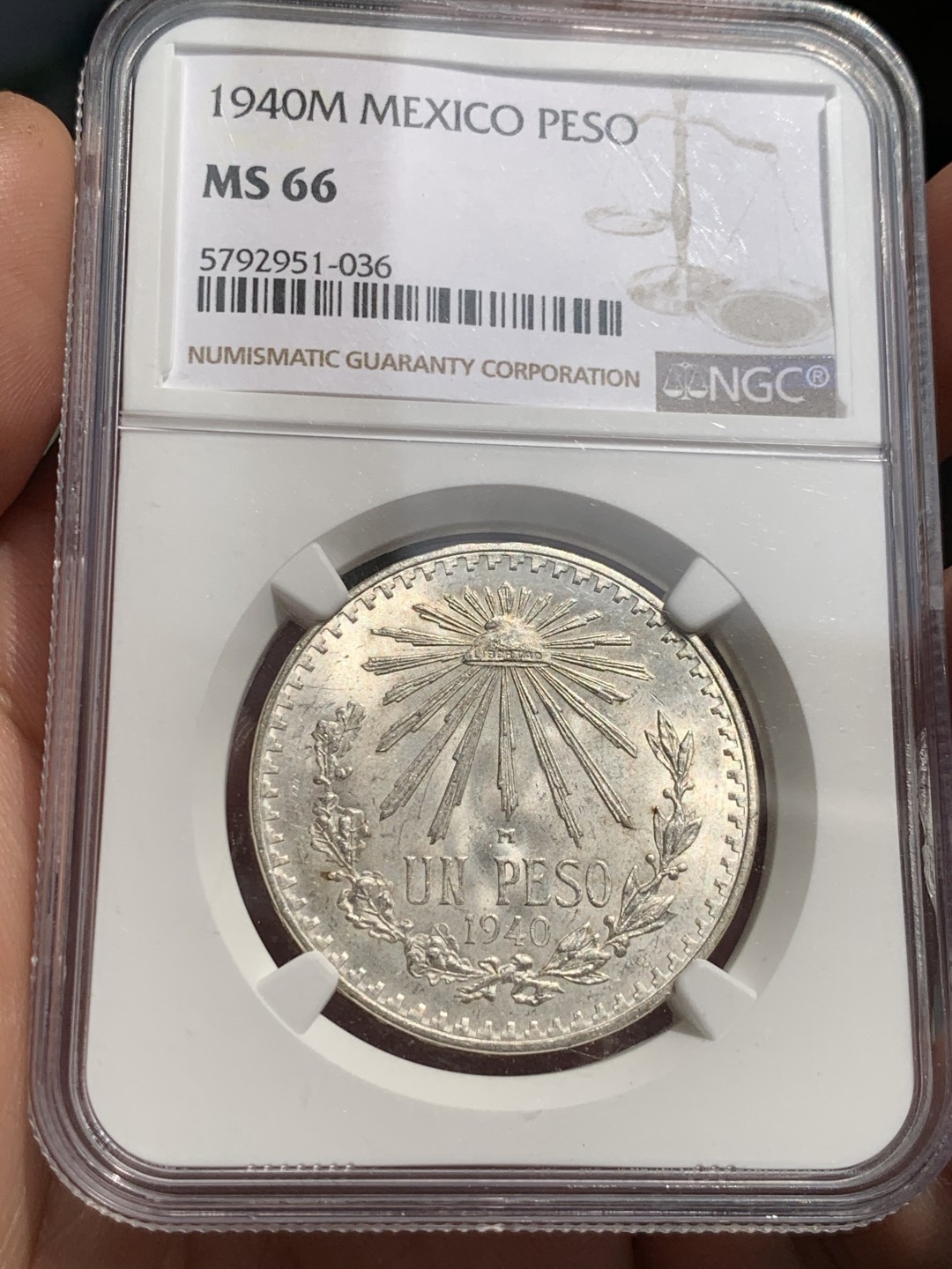 《竞宝斋》第48场-本周日，周一2场连拍（全场不限金额包邮） NGC MS66 1940M 墨西哥1比索银币 银光饱满 羽毛压印极其细腻