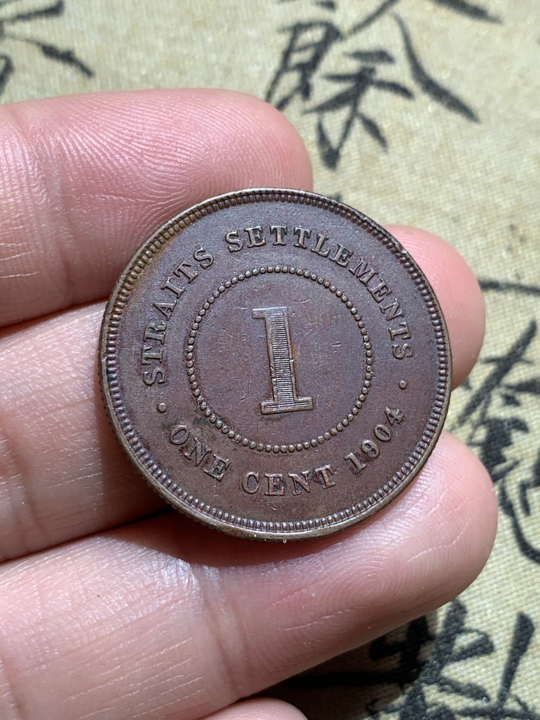 《竞宝斋》第48场-本周日，周一2场连拍（全场不限金额包邮） 好品 英国 1904年 1分 爱德华七世海峡 铜样币 巧克力包浆 样币细节清晰 状态完美