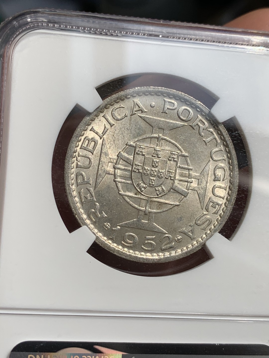 《竞宝斋》第48场-本周日，周一2场连拍（全场不限金额包邮） NGC-MS64 1952年澳门5元银币 早期厚重版本高分难得！