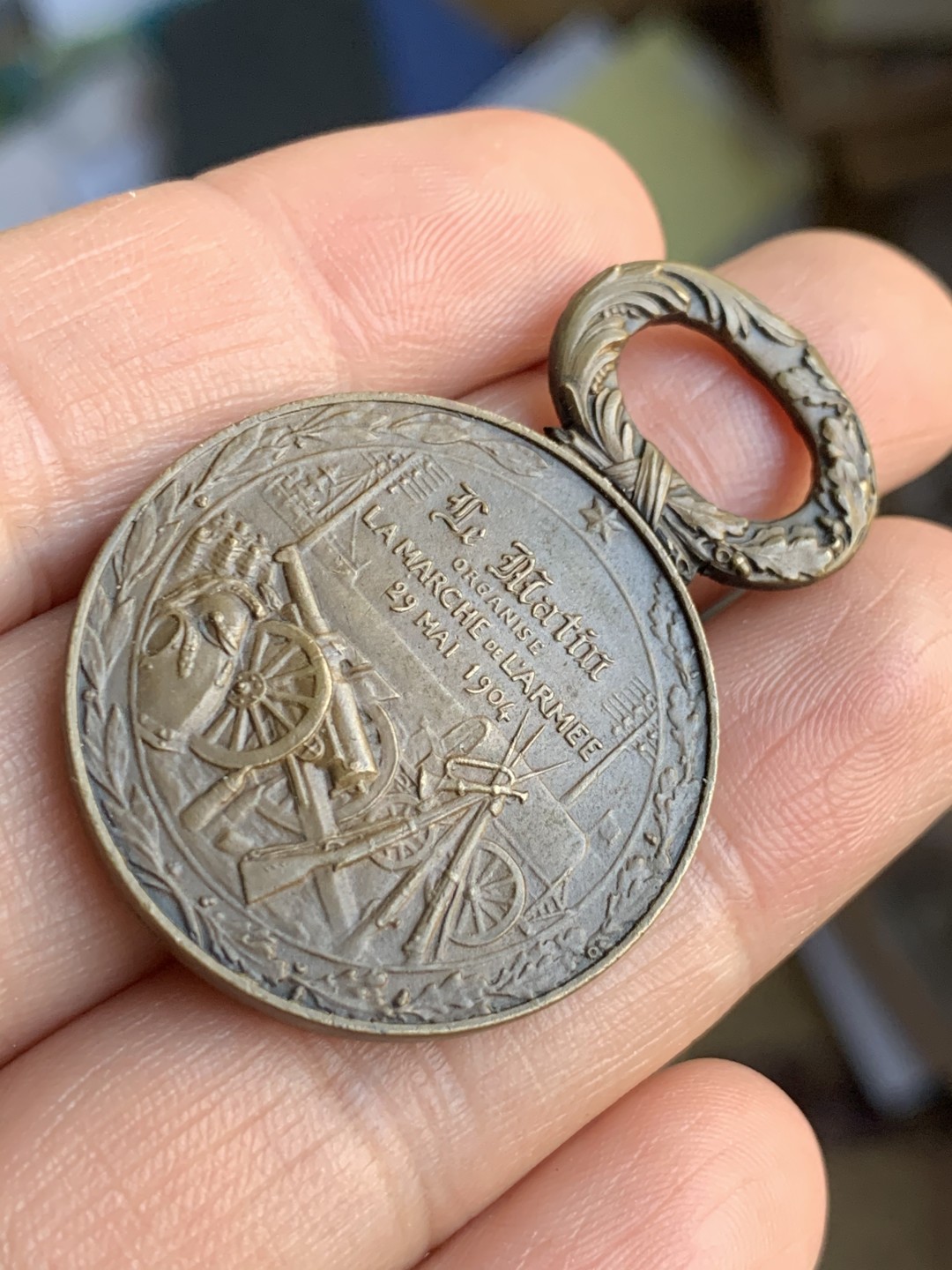 《竞宝斋》第48场-本周日，周一2场连拍（全场不限金额包邮） 法国 1904年 战争 纪念章 吊环满工 非常的漂亮 有拿一的勋章风格 20.8克 宽32.1mm，长47.6mm