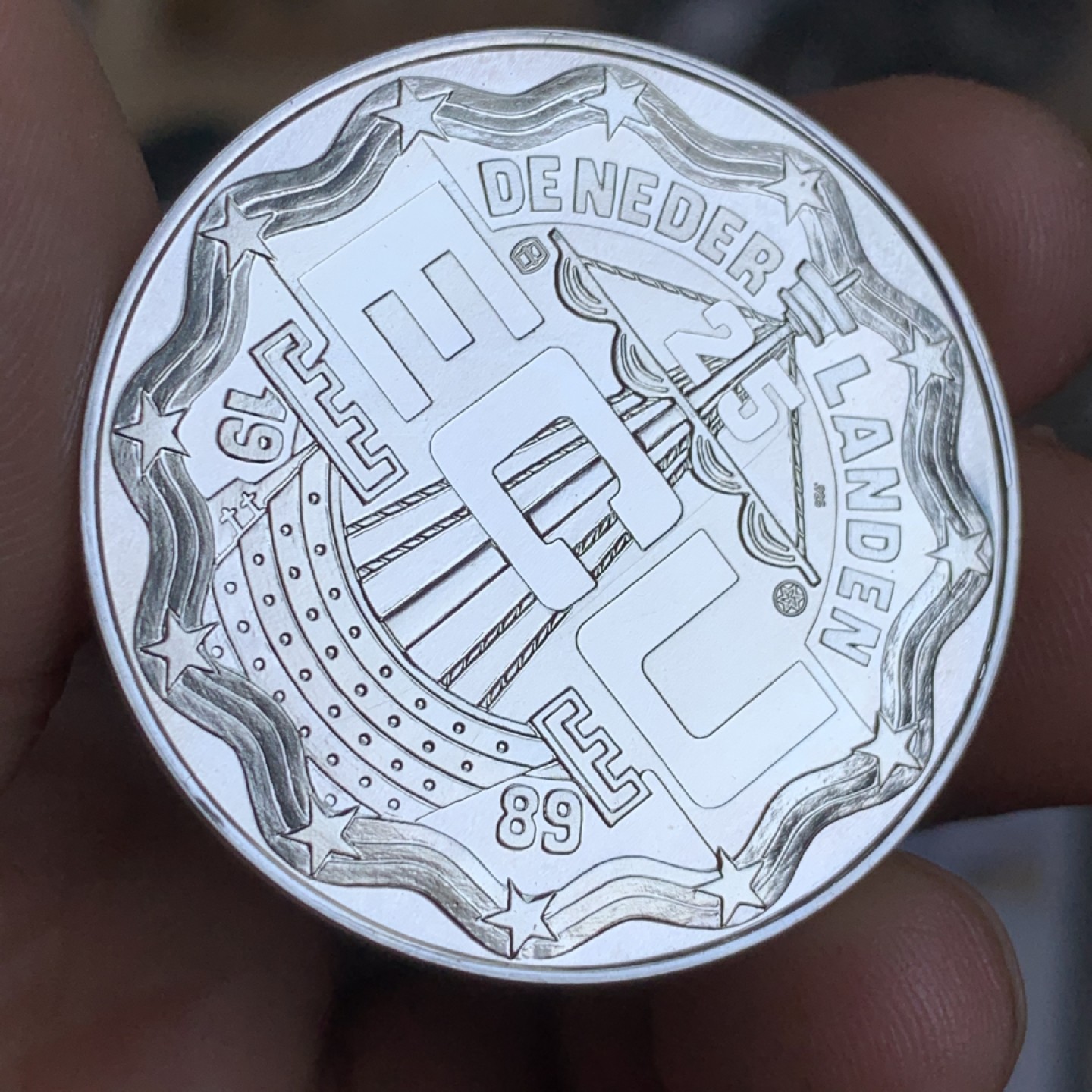 《竞宝斋》第48场-本周日，周一2场连拍（全场不限金额包邮） 荷兰 1989年 25 埃居 康斯坦丁-惠更斯和克里斯蒂安-惠更斯 纪年大银币  25克 925银