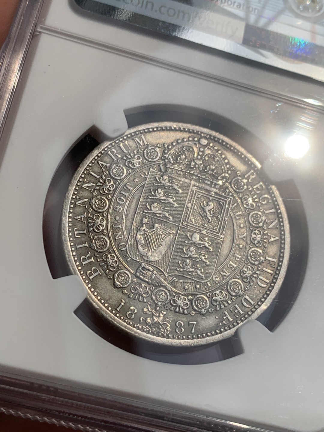 《竞宝斋》第48场-本周日，周一2场连拍（全场不限金额包邮） NGC AUD1887英国维多利亚高冠半克朗1/2克朗银币，1887年为维多利亚高冠克朗首年，英系入门好品种，状态不错，细节好