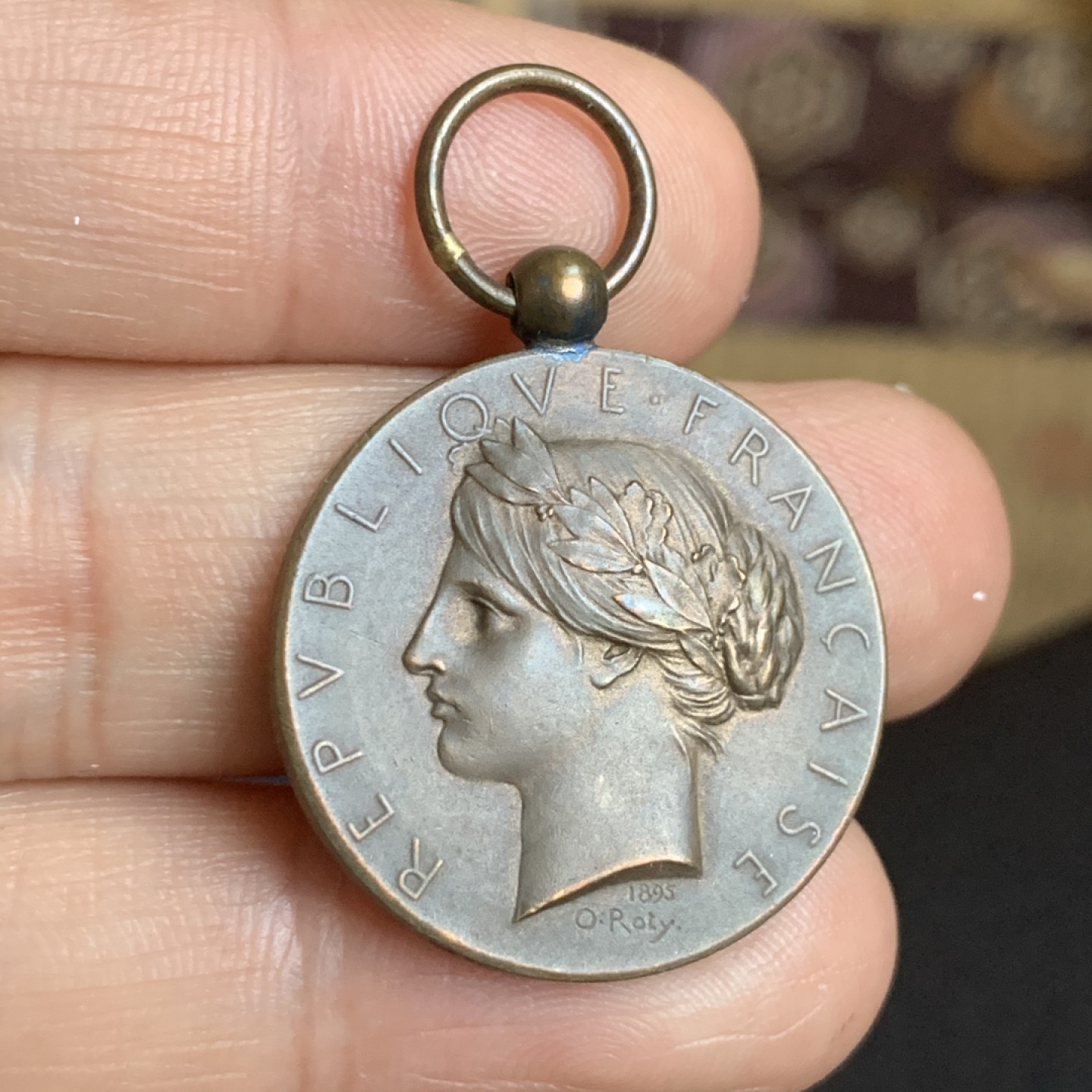 《竞宝斋》第48场-本周日，周一2场连拍（全场不限金额包邮） UNC级好品 法国 1899年 罗蒂大师法国重建纪念 铜章 未佩戴磨损 大师出品 值得收藏