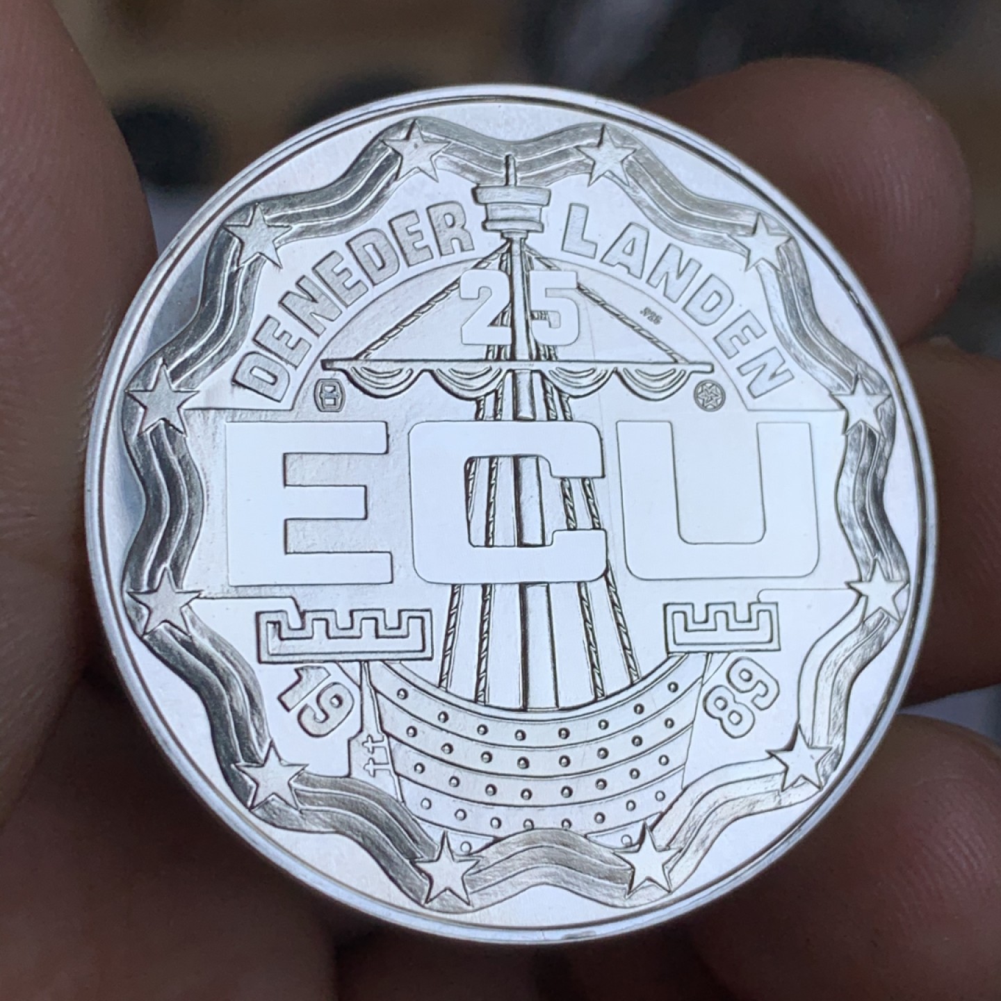 《竞宝斋》第48场-本周日，周一2场连拍（全场不限金额包邮） 荷兰 1989年 25 埃居 康斯坦丁-惠更斯和克里斯蒂安-惠更斯 纪年大银币  25克 925银