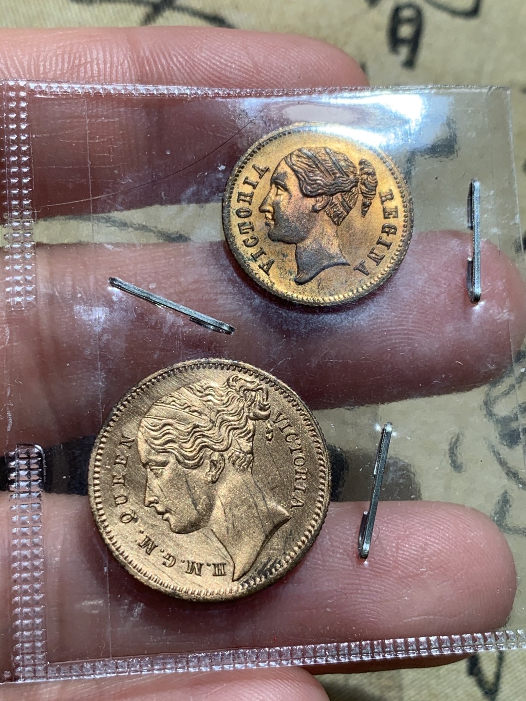 《竞宝斋》第48场-本周日，周一2场连拍（全场不限金额包邮） （TOKEN-2枚一组）英国 维多利亚 登基纪年 铜币 token 一对