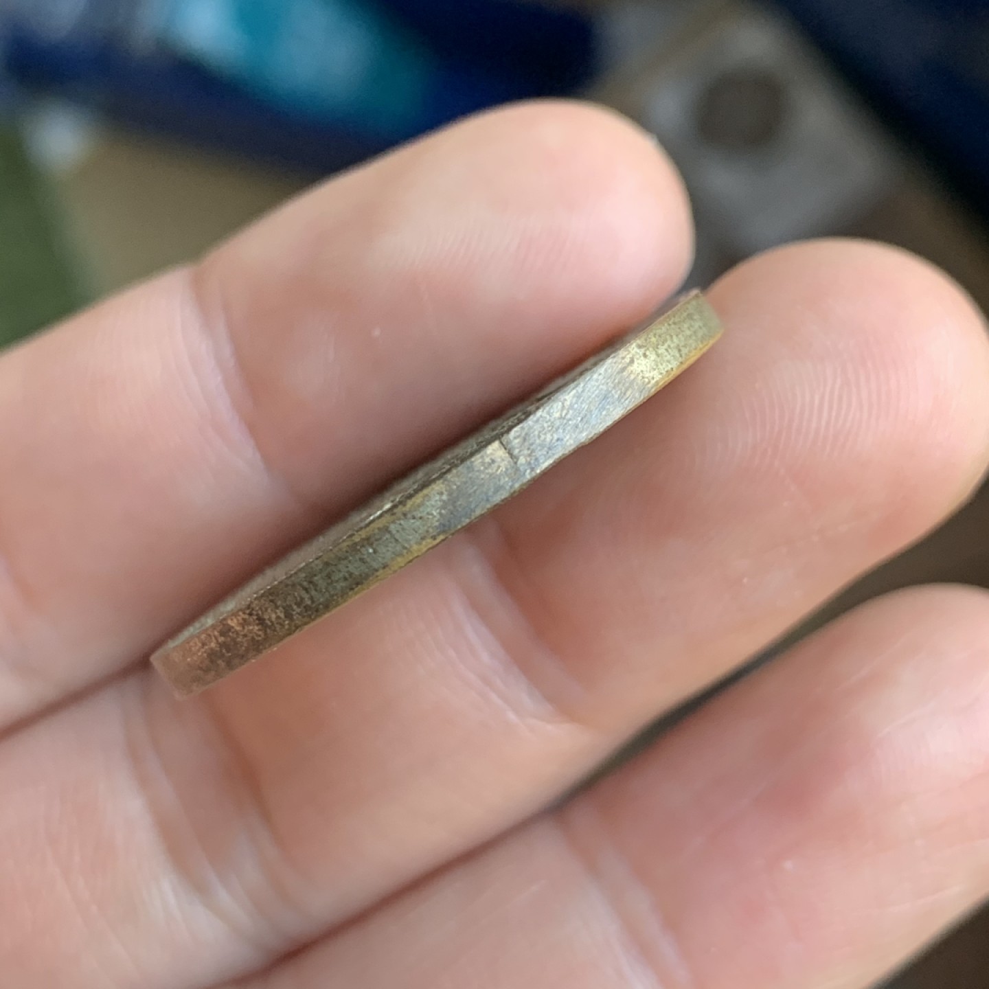 《竞宝斋》第48场-本周日，周一2场连拍（全场不限金额包邮） 德国 三皇 章  12.1克 30.3直径 材质不明 边有磨 见图