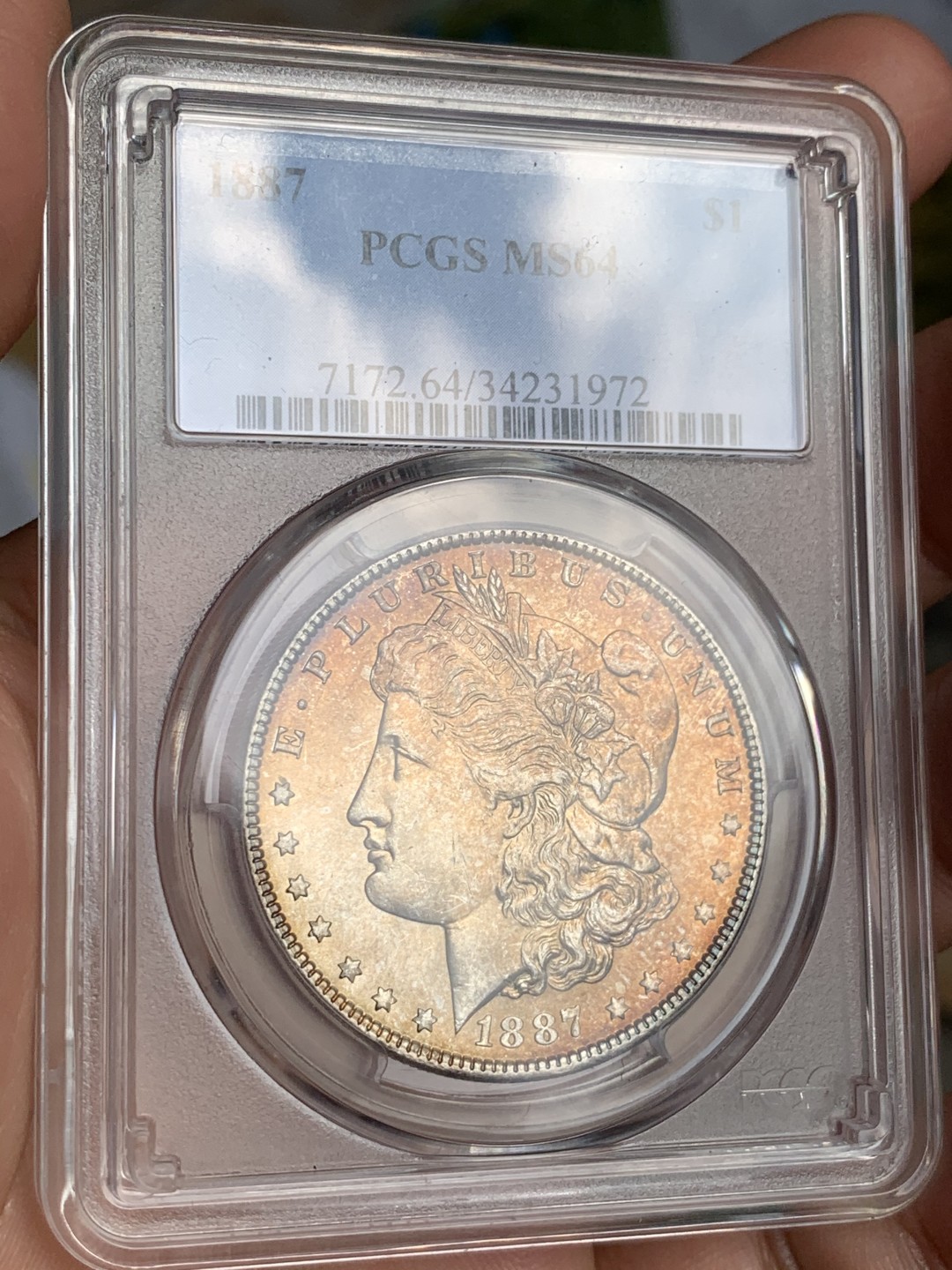 《竞宝斋》第48场-本周日，周一2场连拍（全场不限金额包邮） PCGS-MS64 美国 1887年 摩根 银币，完全未流通，面应该是卷首金彩，背带环彩，奶油光。