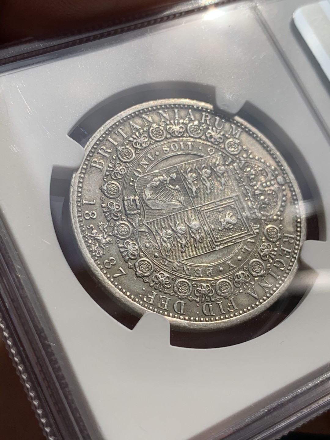 《竞宝斋》第48场-本周日，周一2场连拍（全场不限金额包邮） NGC AUD1887英国维多利亚高冠半克朗1/2克朗银币，1887年为维多利亚高冠克朗首年，英系入门好品种，状态不错，细节好