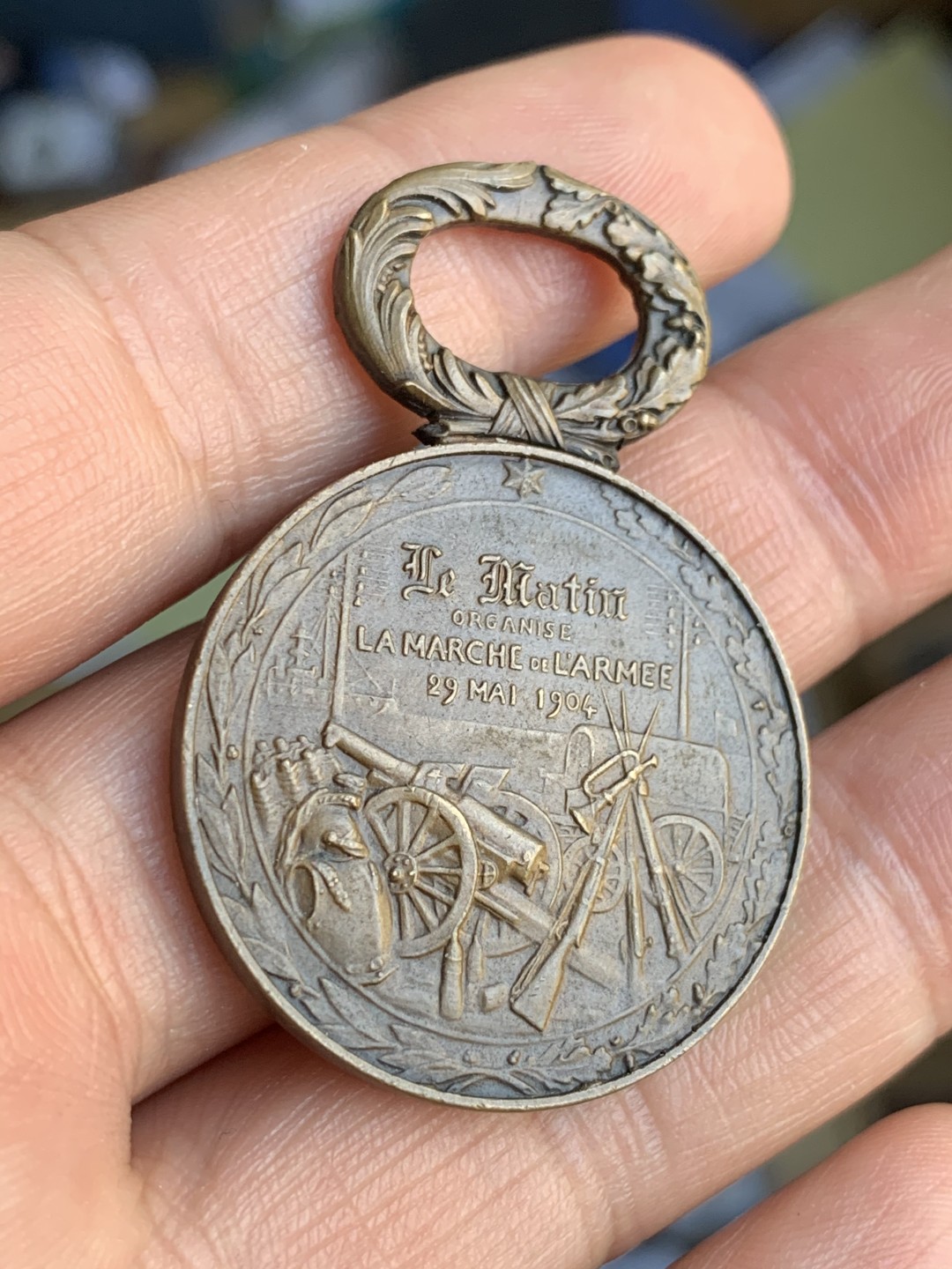 《竞宝斋》第48场-本周日，周一2场连拍（全场不限金额包邮） 法国 1904年 战争 纪念章 吊环满工 非常的漂亮 有拿一的勋章风格 20.8克 宽32.1mm，长47.6mm