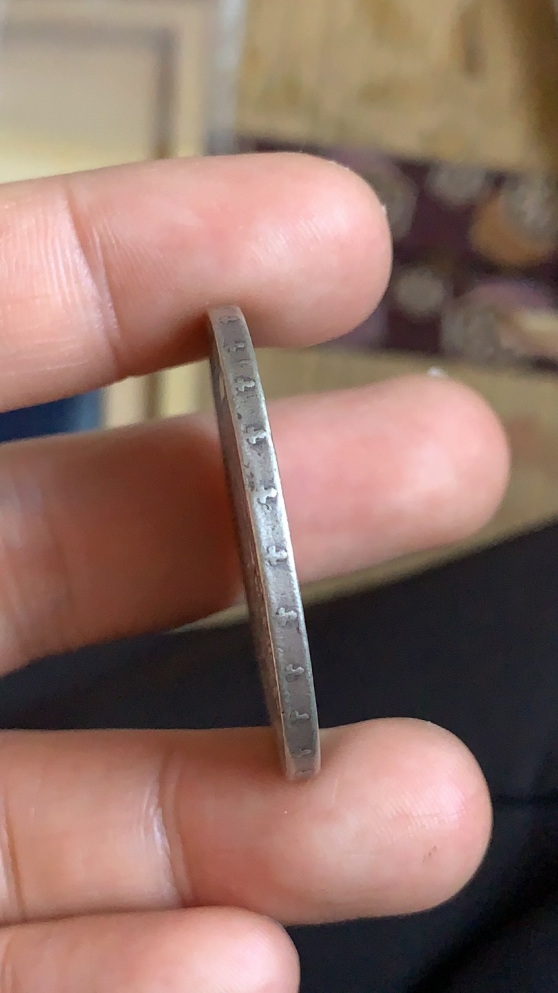 《竞宝斋》第48场-本周日，周一2场连拍（全场不限金额包邮） 1878年阿方索十三世5比塞塔双柱银币 底板很好 图案都清晰