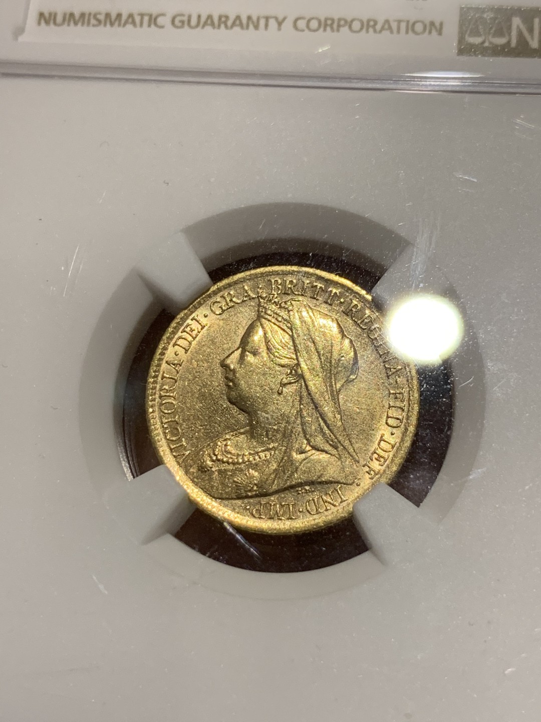 《竞宝斋》第48场-本周日，周一2场连拍（全场不限金额包邮） NGC-AU55 英国 1898年 维多利亚 批纱版 半索维林 4g 金币