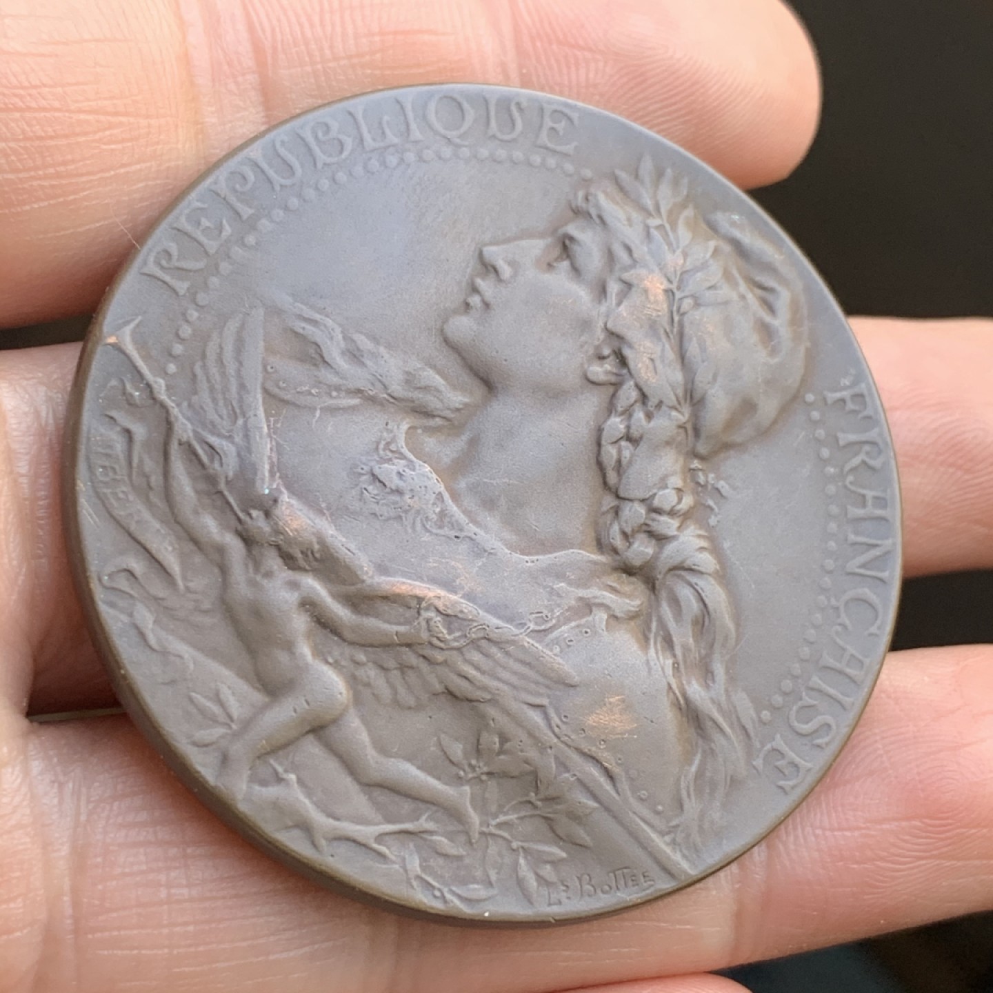 《竞宝斋》第48场-本周日，周一2场连拍（全场不限金额包邮） 法国玛丽安娜 大铜章 54.5克 49.3mm直径 背面文字应为手刻 非常漂亮