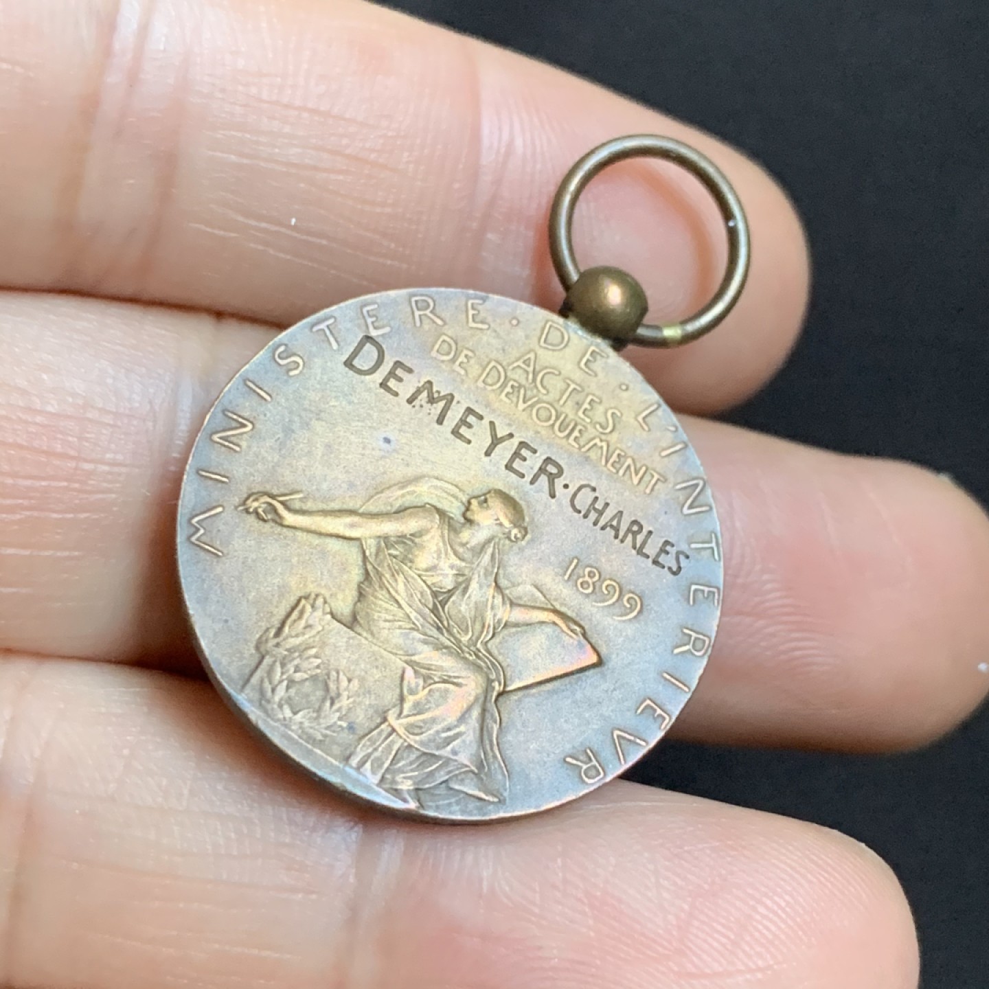 《竞宝斋》第48场-本周日，周一2场连拍（全场不限金额包邮） UNC级好品 法国 1899年 罗蒂大师法国重建纪念 铜章 未佩戴磨损 大师出品 值得收藏