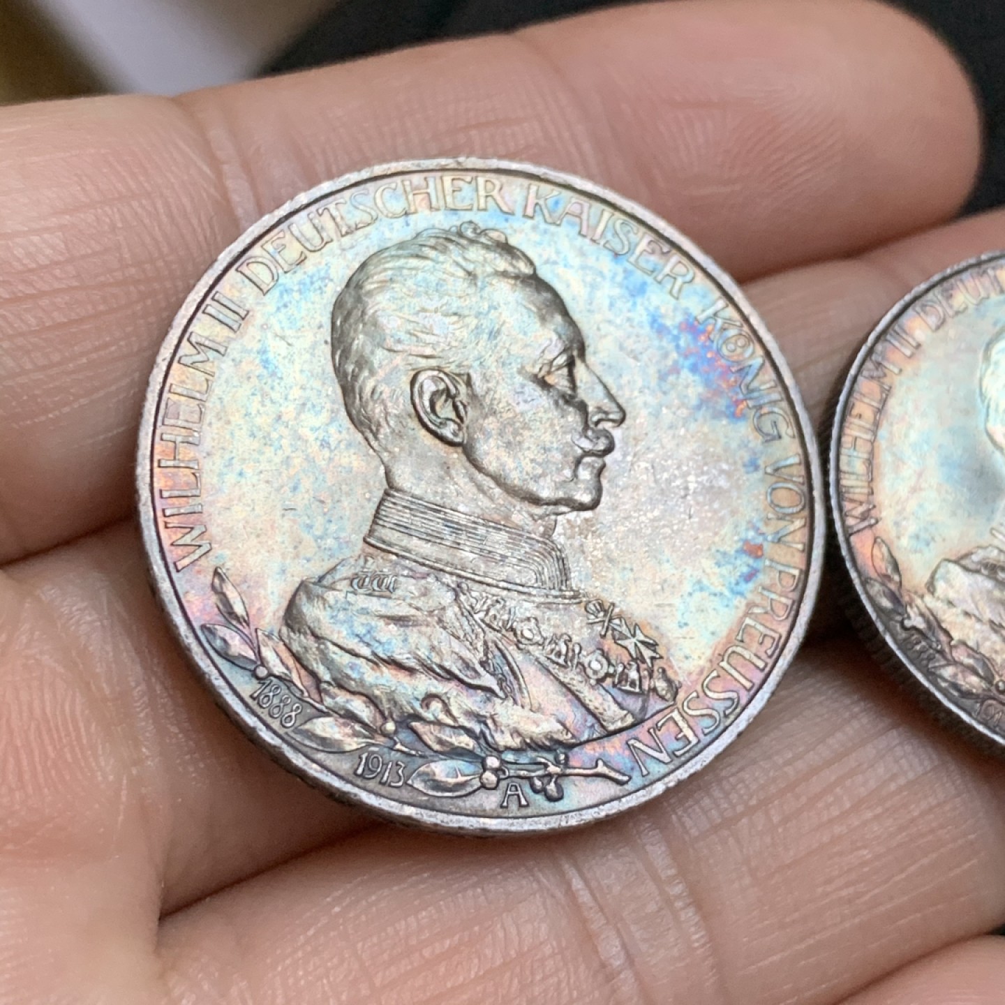《竞宝斋》第48场-本周日，周一2场连拍（全场不限金额包邮） UNC级好品 德国 1913年 2、3马克一组 威廉二世戎装 银币 七彩包浆 底板丝滑 带转光