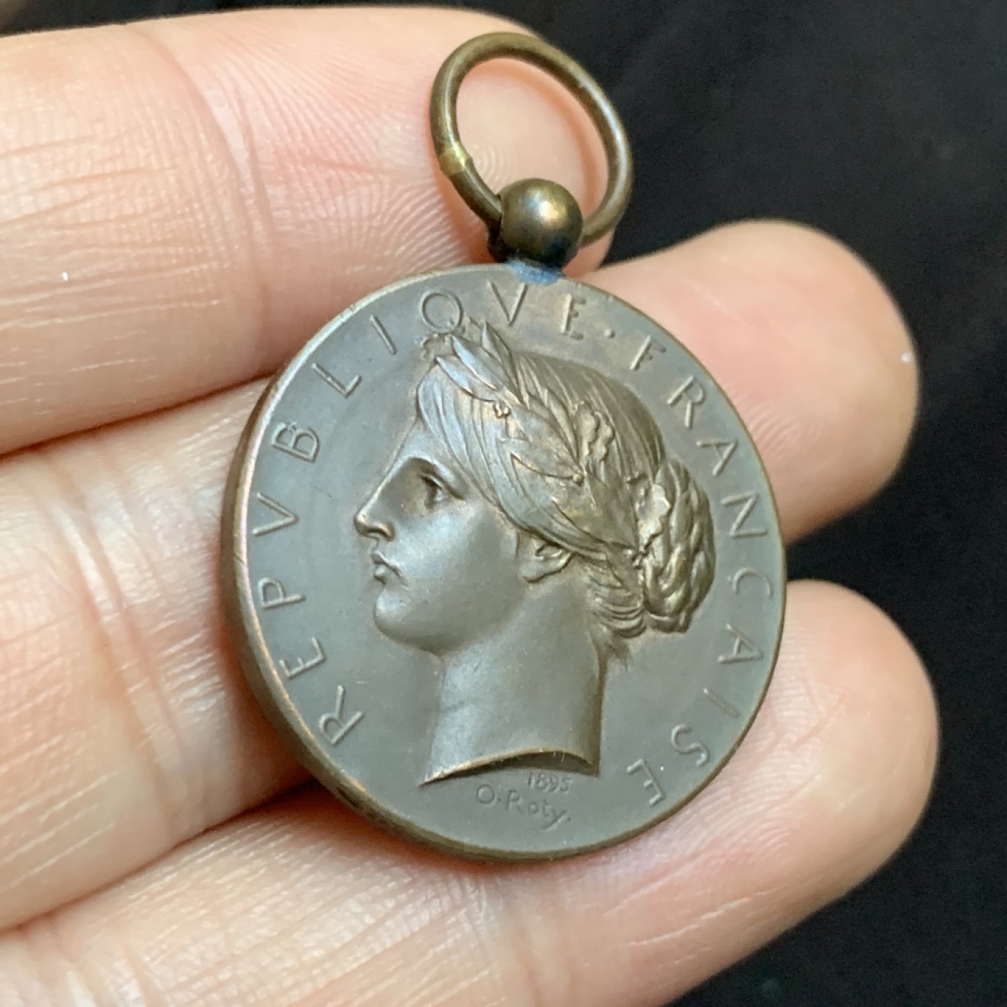 《竞宝斋》第48场-本周日，周一2场连拍（全场不限金额包邮） UNC级好品 法国 1899年 罗蒂大师法国重建纪念 铜章 未佩戴磨损 大师出品 值得收藏