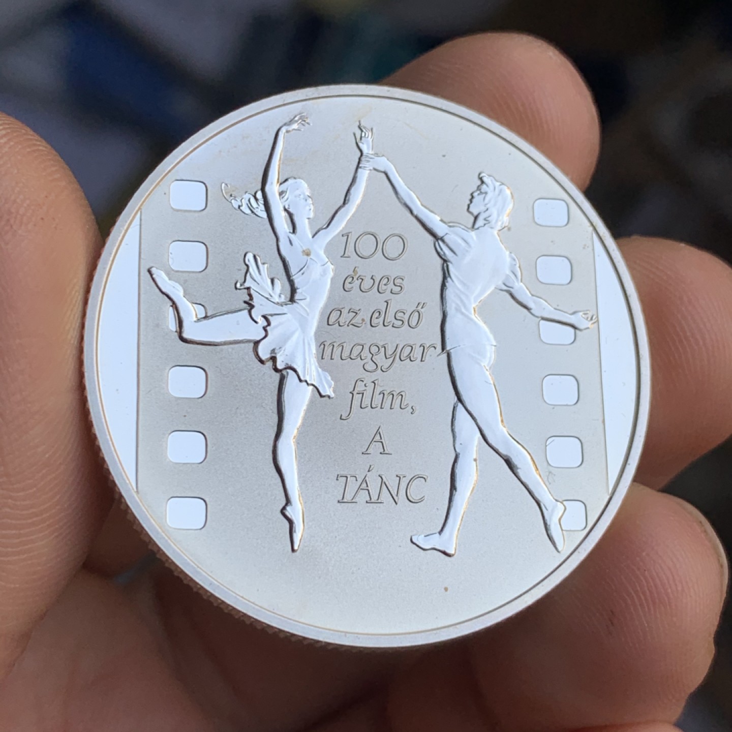 《竞宝斋》第48场-本周日，周一2场连拍（全场不限金额包邮） 匈牙利 2001 电影节 电影节 精制纪年银币  31.7克 