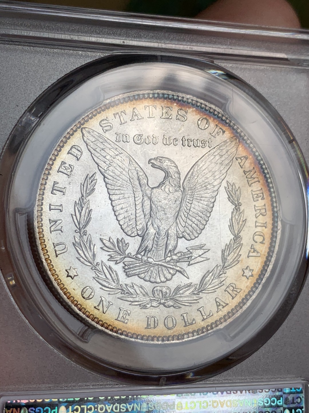 《竞宝斋》第48场-本周日，周一2场连拍（全场不限金额包邮） PCGS-MS64 美国 1887年 摩根 银币，完全未流通，面应该是卷首金彩，背带环彩，奶油光。