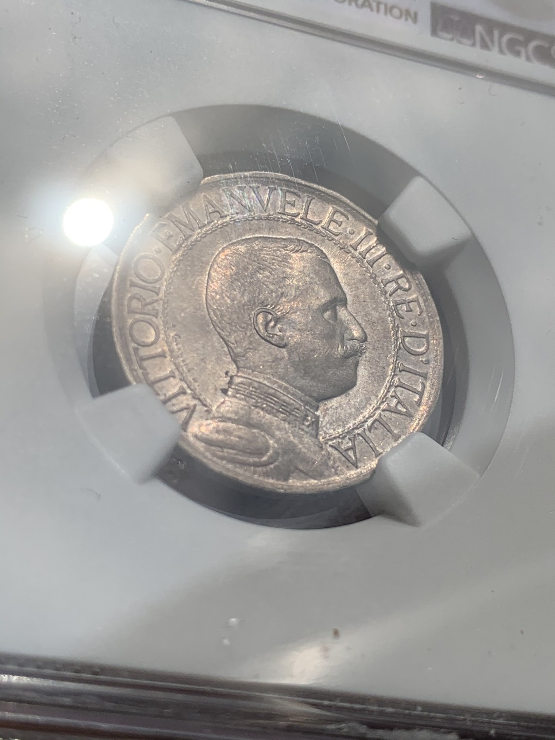 《竞宝斋》第48场-本周日，周一2场连拍（全场不限金额包邮） NGC-AU58 意大利1910年圈版马车1里拉稀少年份涨价品种