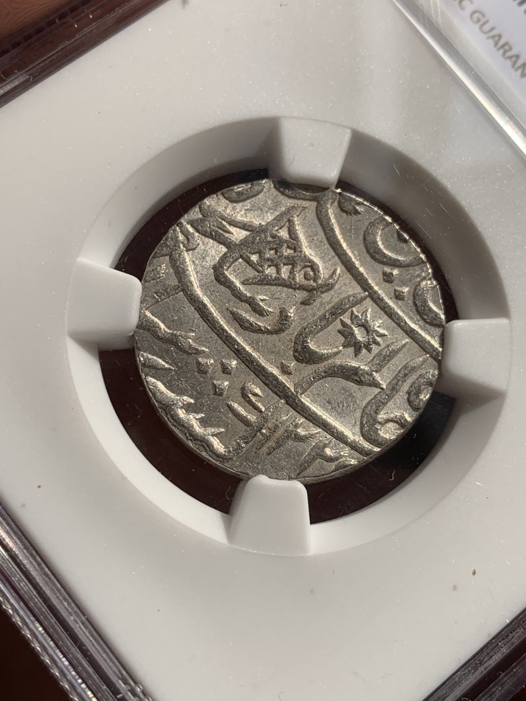 《竞宝斋》第48场-本周日，周一2场连拍（全场不限金额包邮） NGC-MS65 英属1749 孟加拉 1卢比 原光全深打 状态一流 难得高分